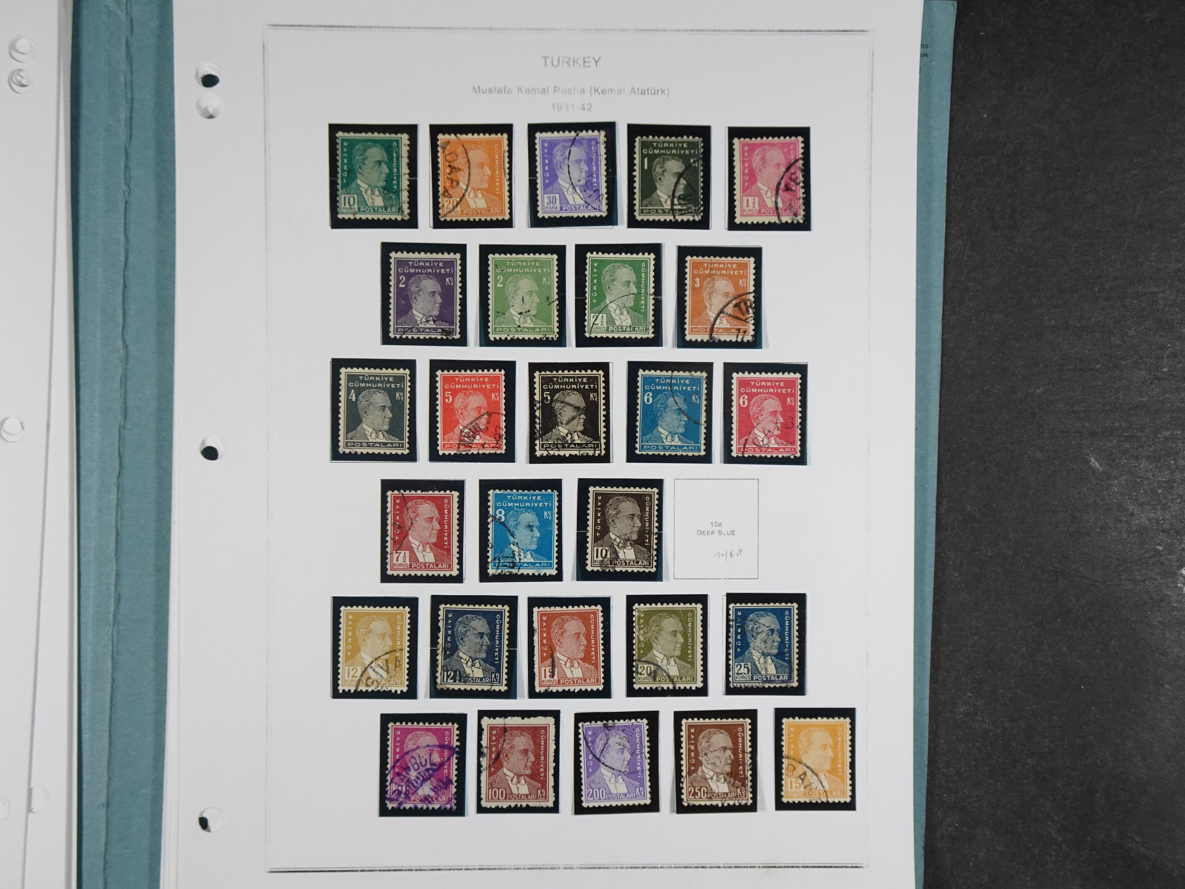 Topcollectie met een enorme waarde onder andere zeer goed postfris Back of the Book ook veel varieteiten etc. vondsten zeer zeker mogelijke. 102