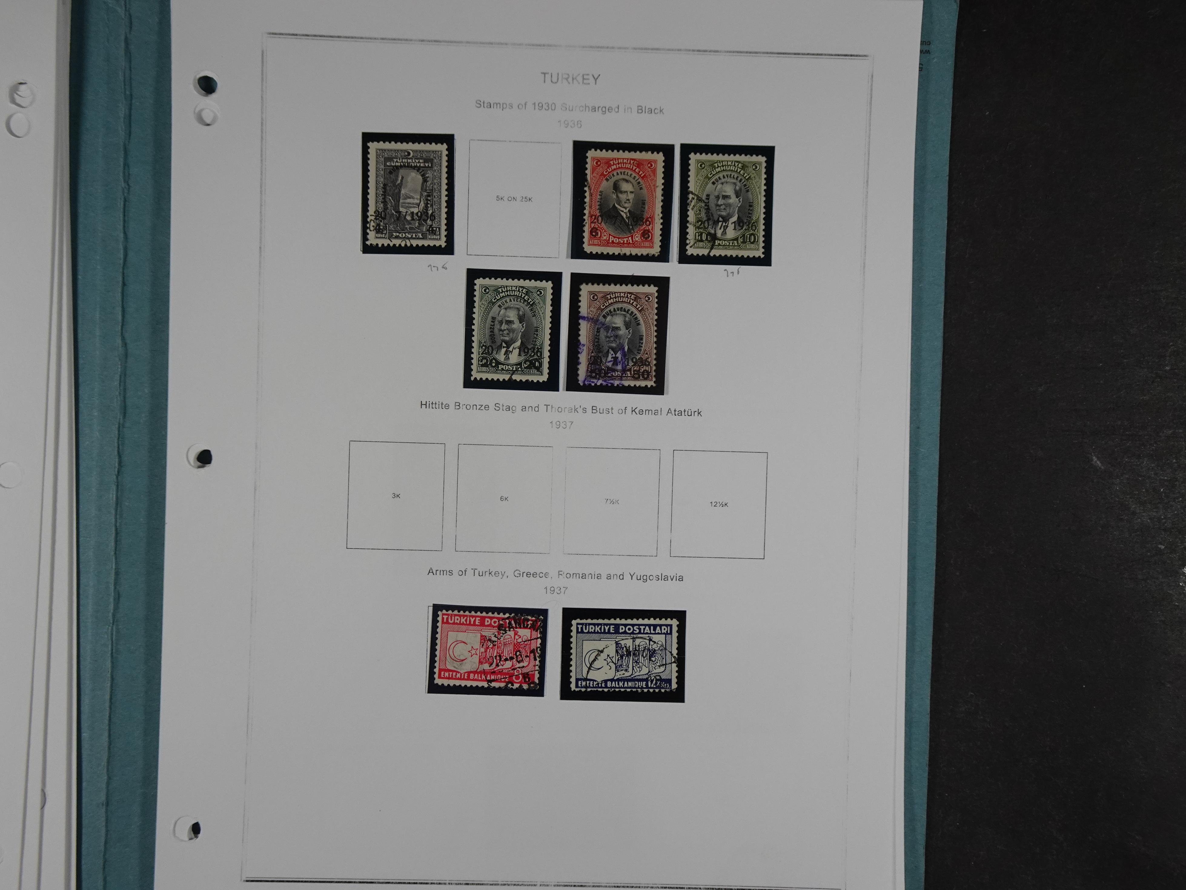 Topcollectie met een enorme waarde onder andere zeer goed postfris Back of the Book ook veel varieteiten etc. vondsten zeer zeker mogelijke. 104