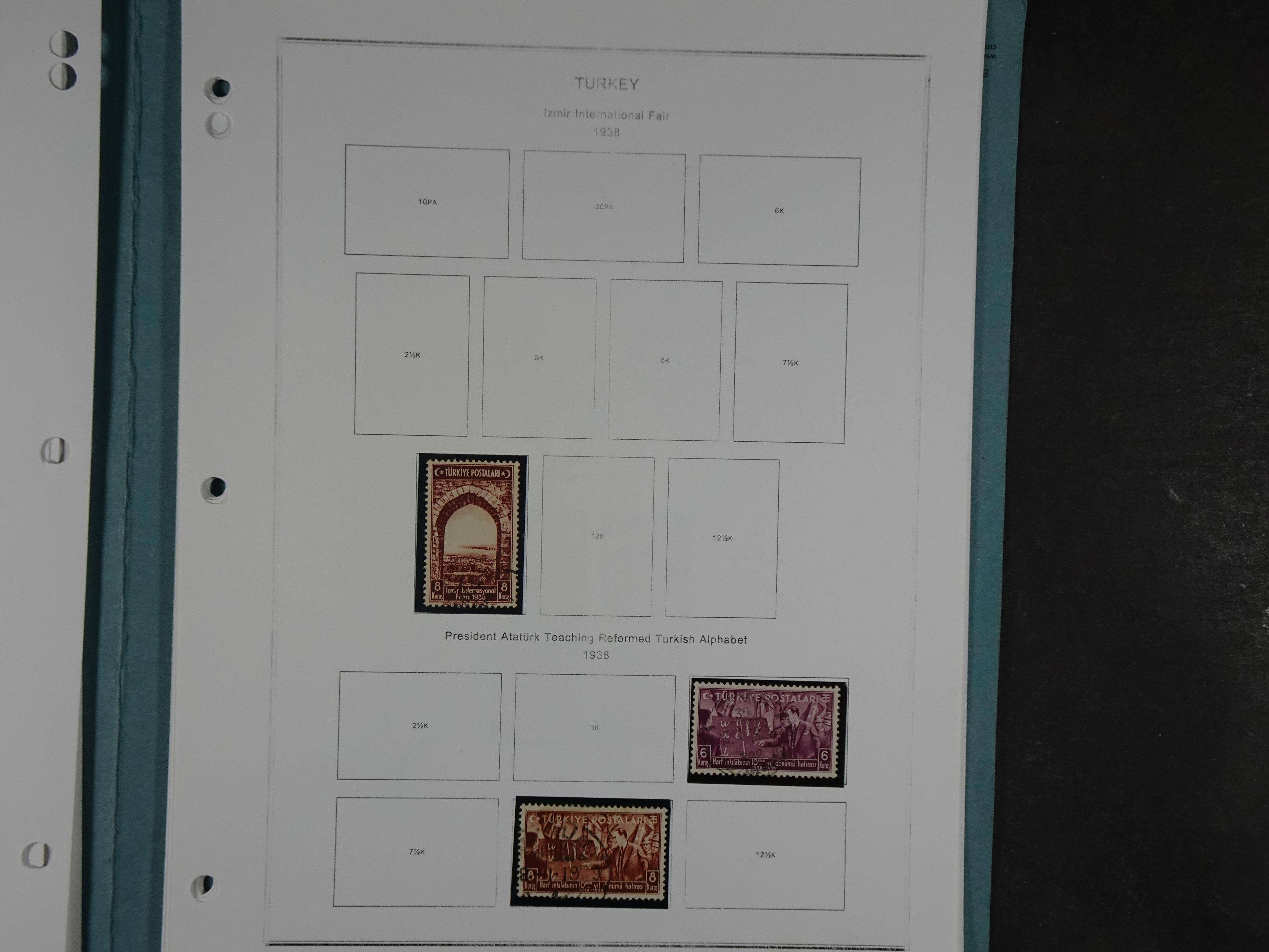 Topcollectie met een enorme waarde onder andere zeer goed postfris Back of the Book ook veel varieteiten etc. vondsten zeer zeker mogelijke. 105