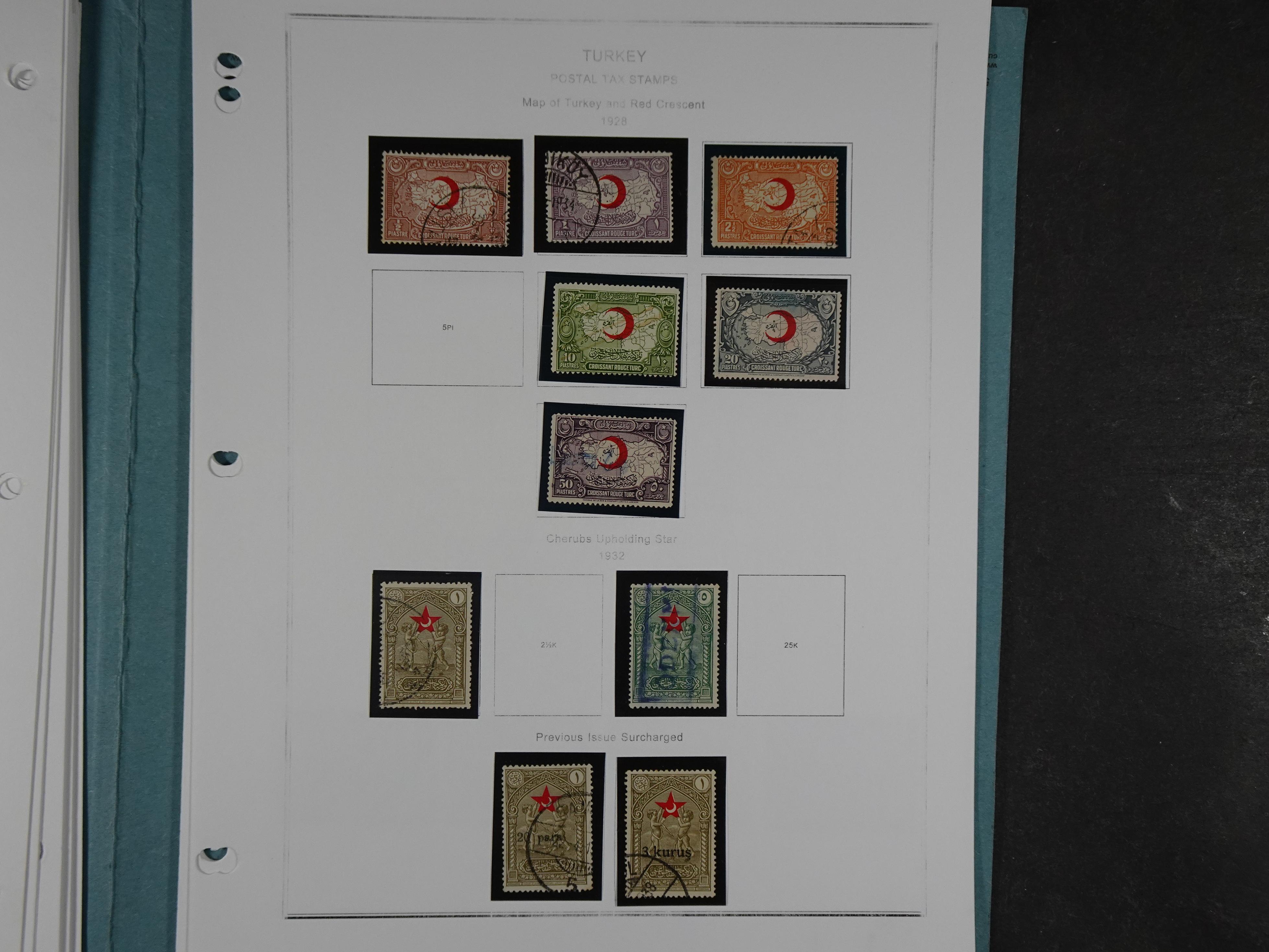 Topcollectie met een enorme waarde onder andere zeer goed postfris Back of the Book ook veel varieteiten etc. vondsten zeer zeker mogelijke. 109