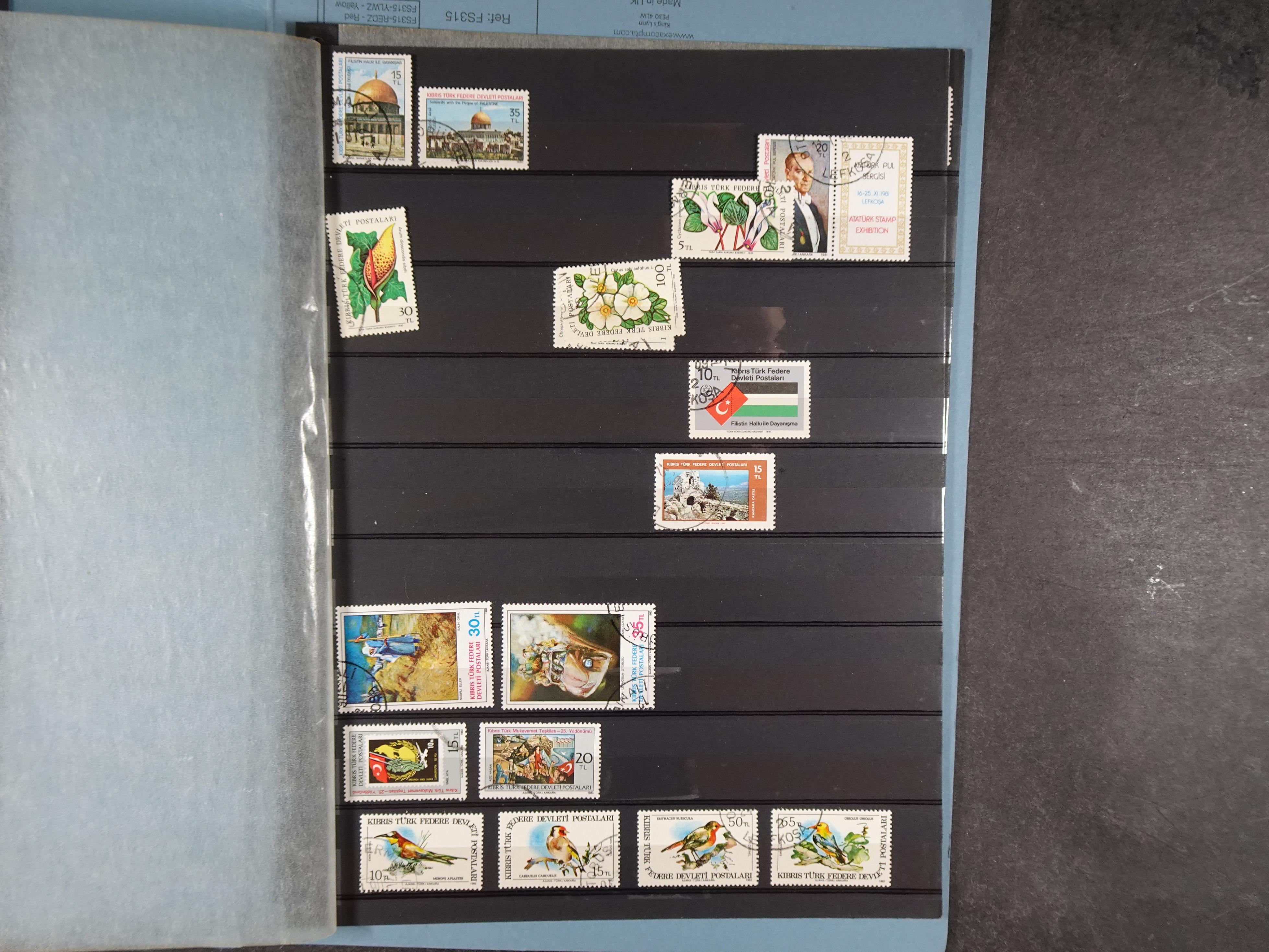 Topcollectie met een enorme waarde onder andere zeer goed postfris Back of the Book ook veel varieteiten etc. vondsten zeer zeker mogelijke. 118