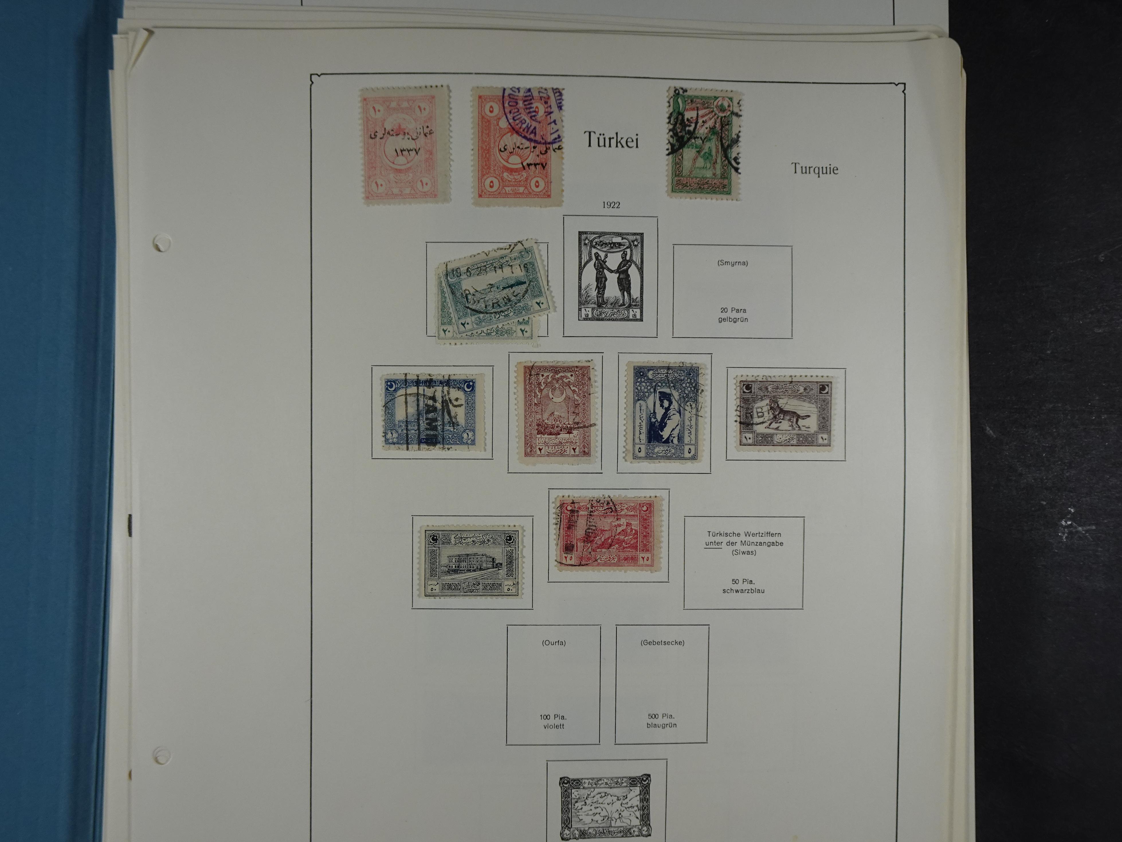 Topcollectie met een enorme waarde onder andere zeer goed postfris Back of the Book ook veel varieteiten etc. vondsten zeer zeker mogelijke. 122