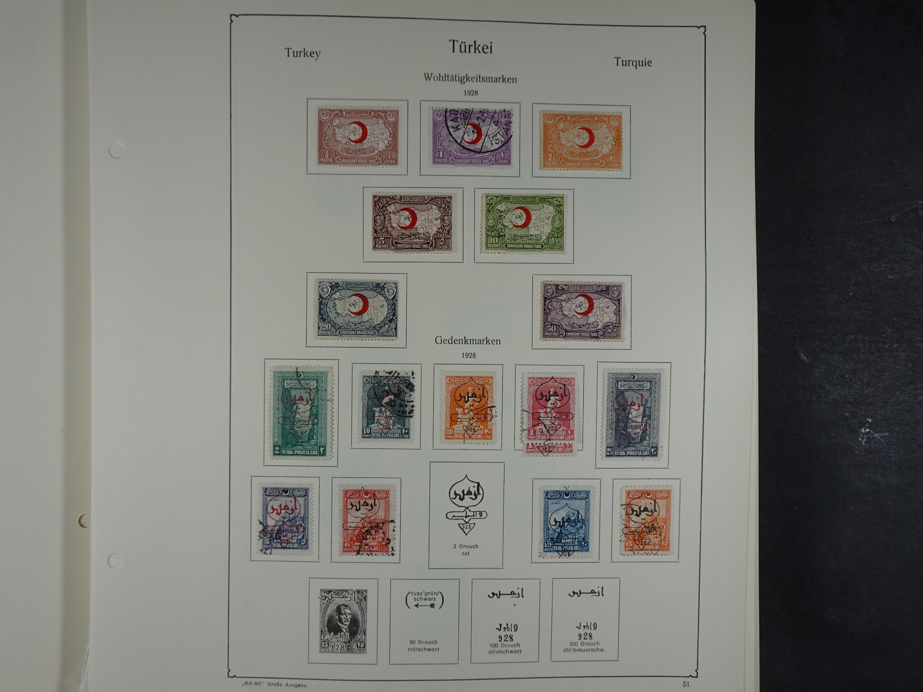 Topcollectie met een enorme waarde onder andere zeer goed postfris Back of the Book ook veel varieteiten etc. vondsten zeer zeker mogelijke. 128