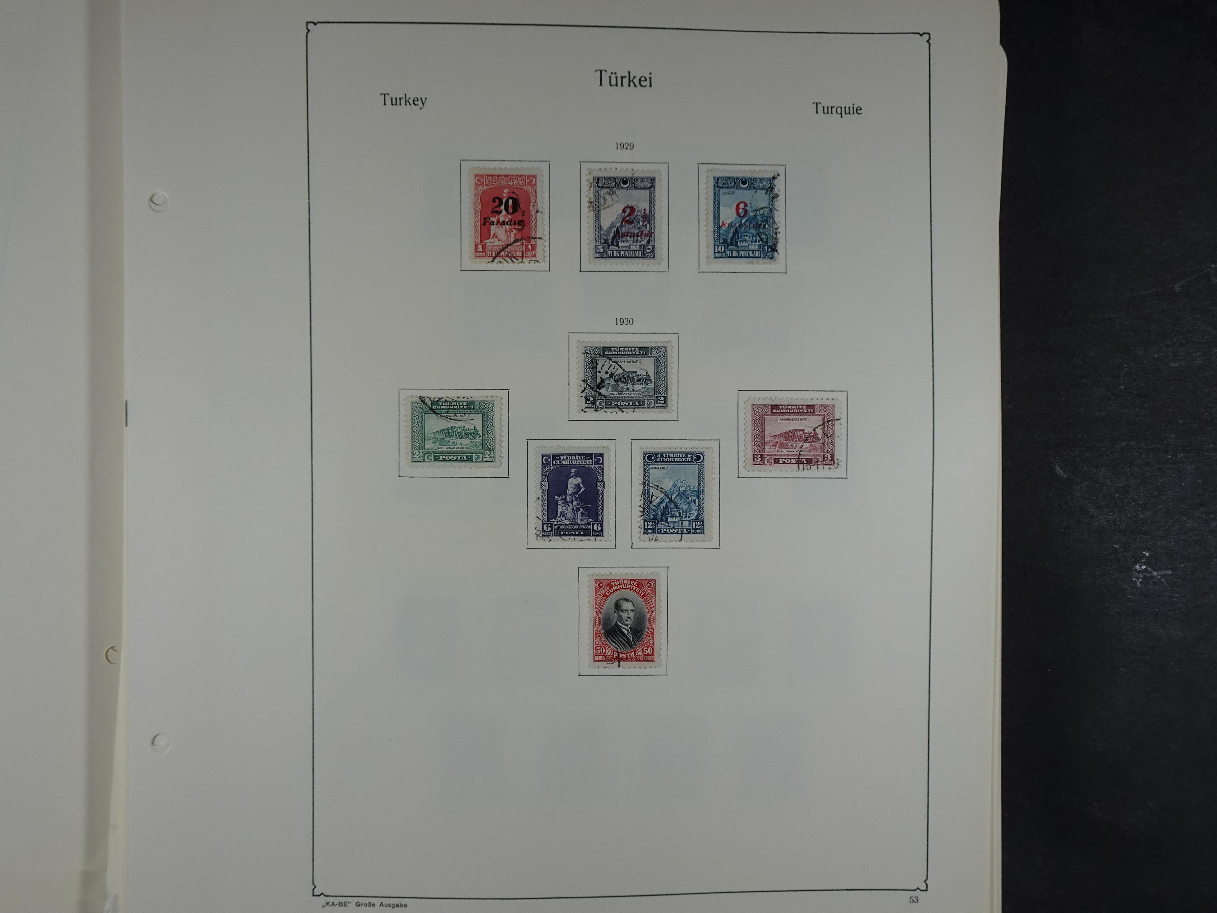 Topcollectie met een enorme waarde onder andere zeer goed postfris Back of the Book ook veel varieteiten etc. vondsten zeer zeker mogelijke. 130