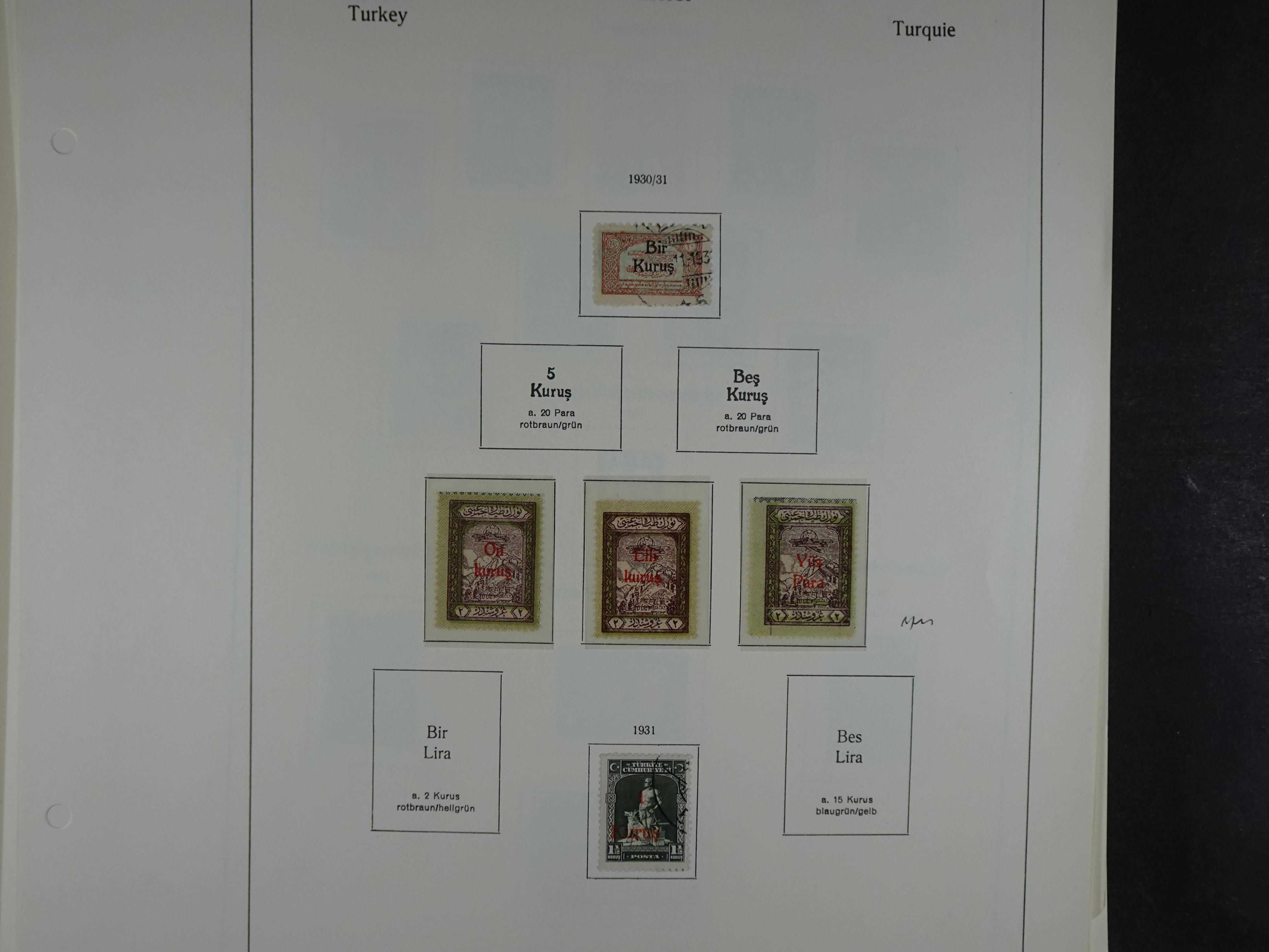 Topcollectie met een enorme waarde onder andere zeer goed postfris Back of the Book ook veel varieteiten etc. vondsten zeer zeker mogelijke. 133