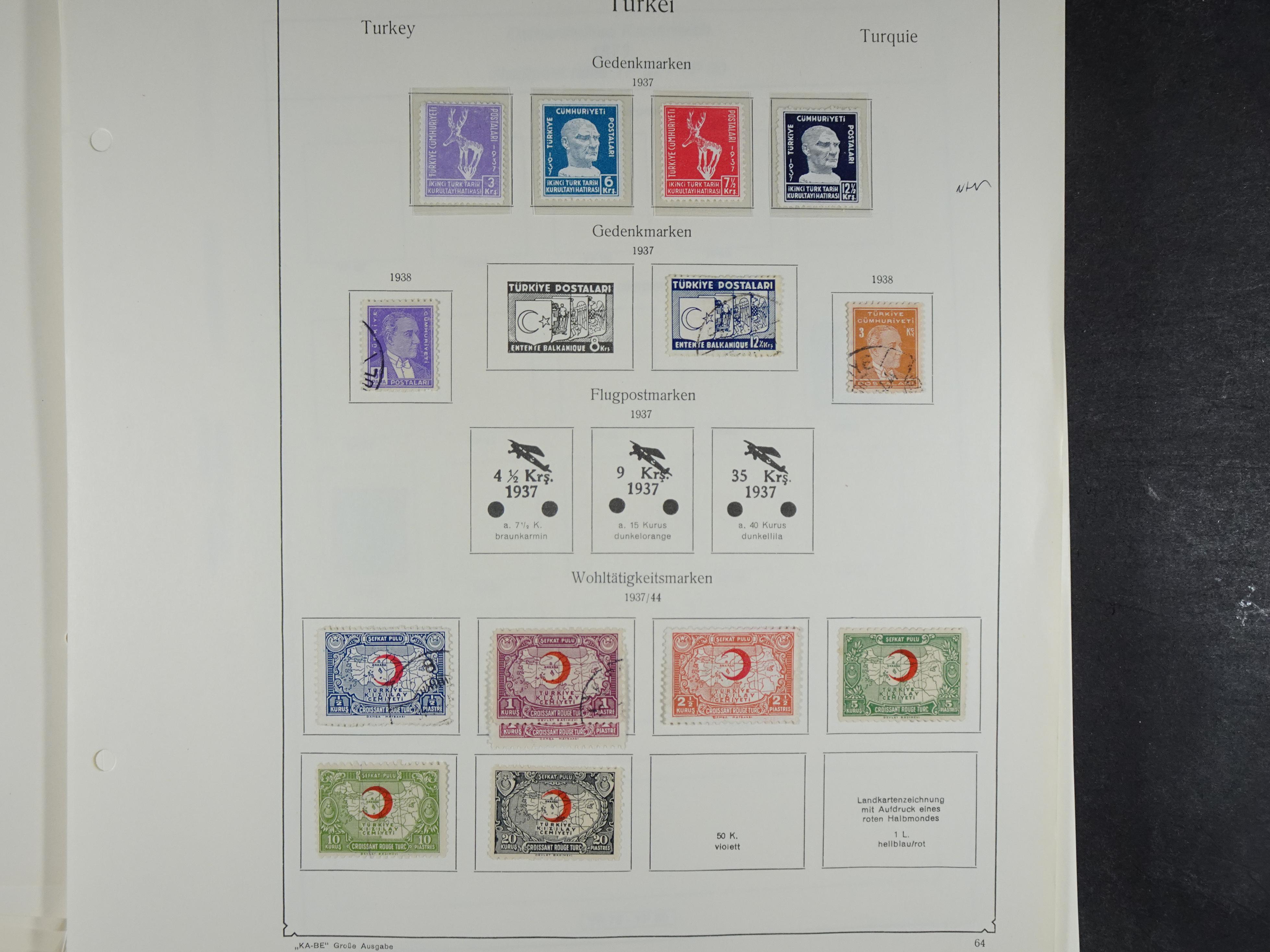 Topcollectie met een enorme waarde onder andere zeer goed postfris Back of the Book ook veel varieteiten etc. vondsten zeer zeker mogelijke. 141