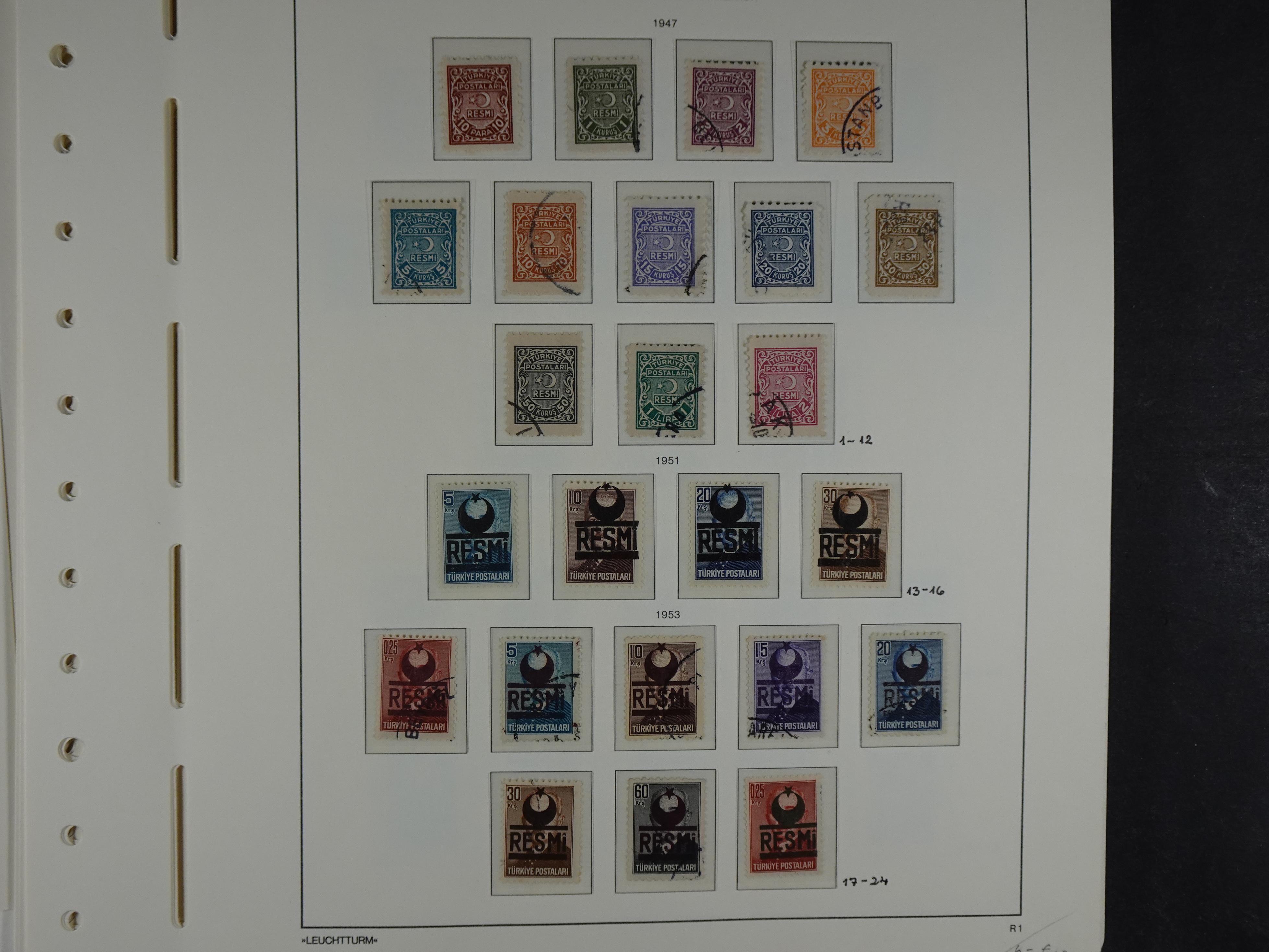 Topcollectie met een enorme waarde onder andere zeer goed postfris Back of the Book ook veel varieteiten etc. vondsten zeer zeker mogelijke. 151