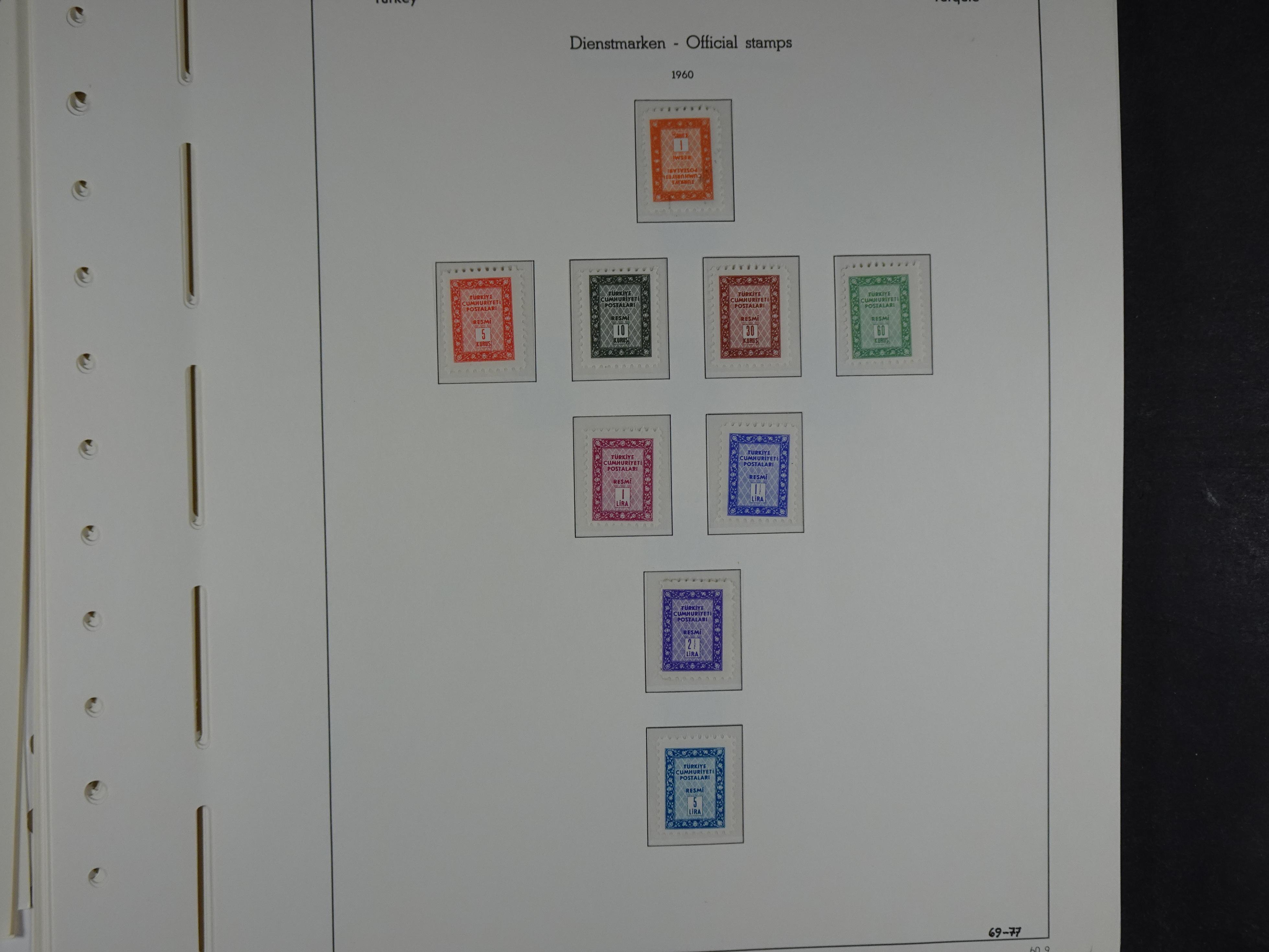 Topcollectie met een enorme waarde onder andere zeer goed postfris Back of the Book ook veel varieteiten etc. vondsten zeer zeker mogelijke. 155