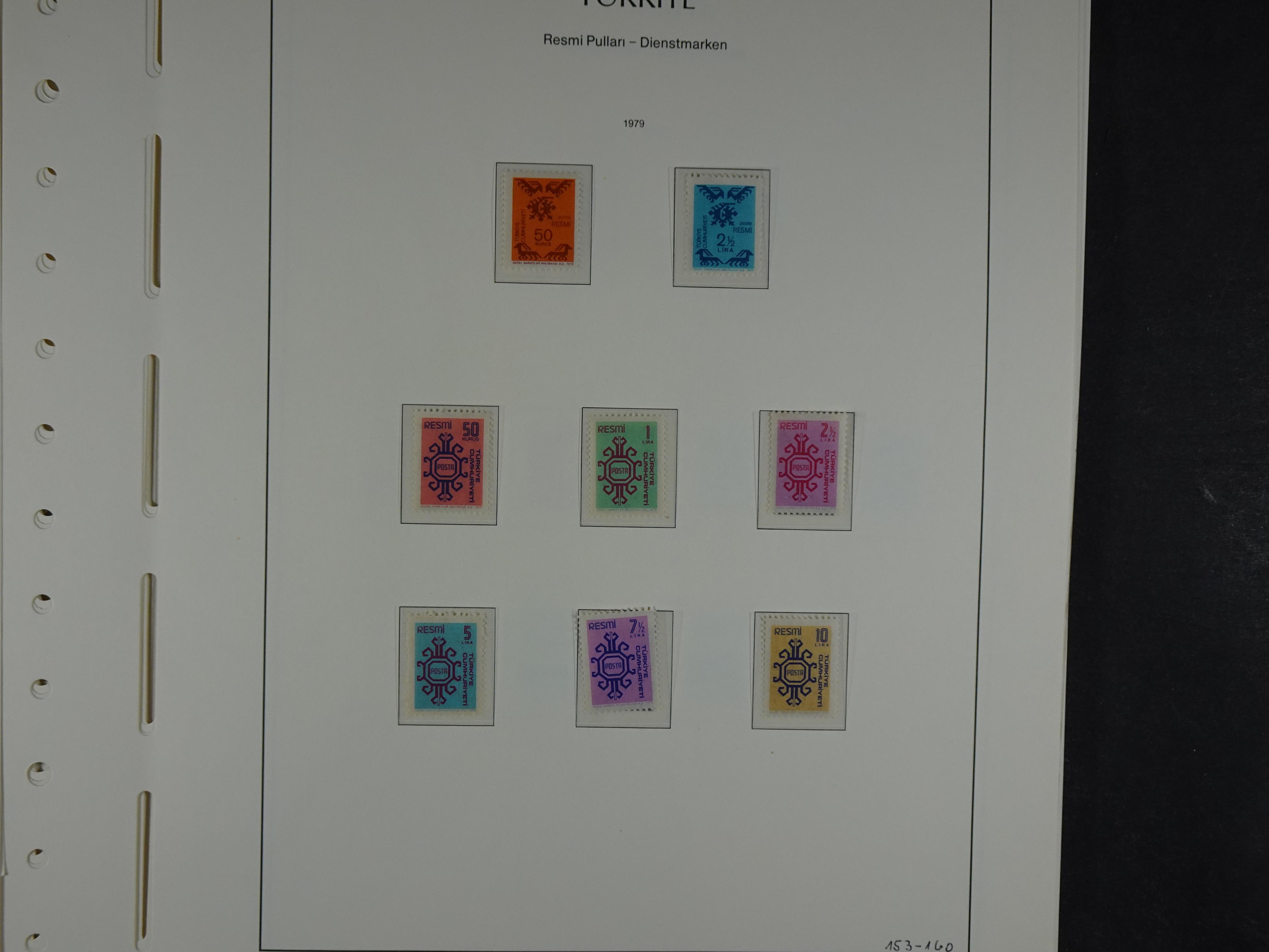 Topcollectie met een enorme waarde onder andere zeer goed postfris Back of the Book ook veel varieteiten etc. vondsten zeer zeker mogelijke. 164