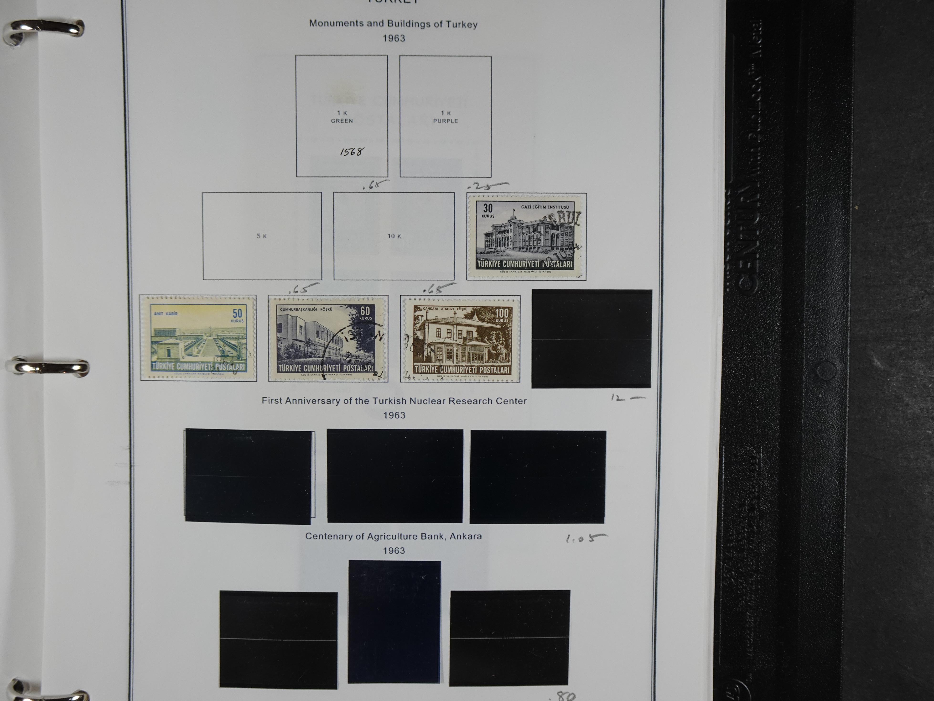 Topcollectie met een enorme waarde onder andere zeer goed postfris Back of the Book ook veel varieteiten etc. vondsten zeer zeker mogelijke. 203