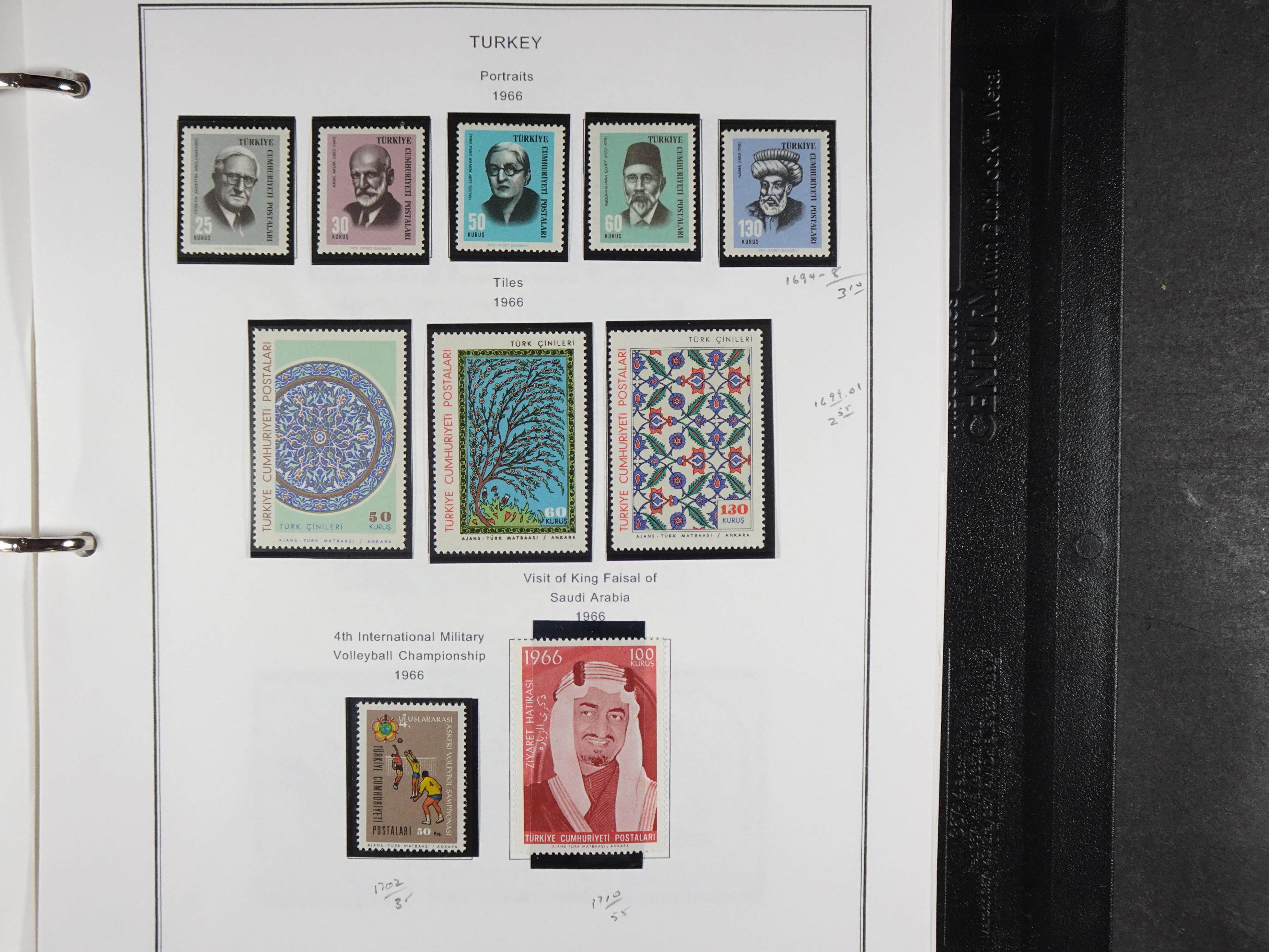 Topcollectie met een enorme waarde onder andere zeer goed postfris Back of the Book ook veel varieteiten etc. vondsten zeer zeker mogelijke. 212