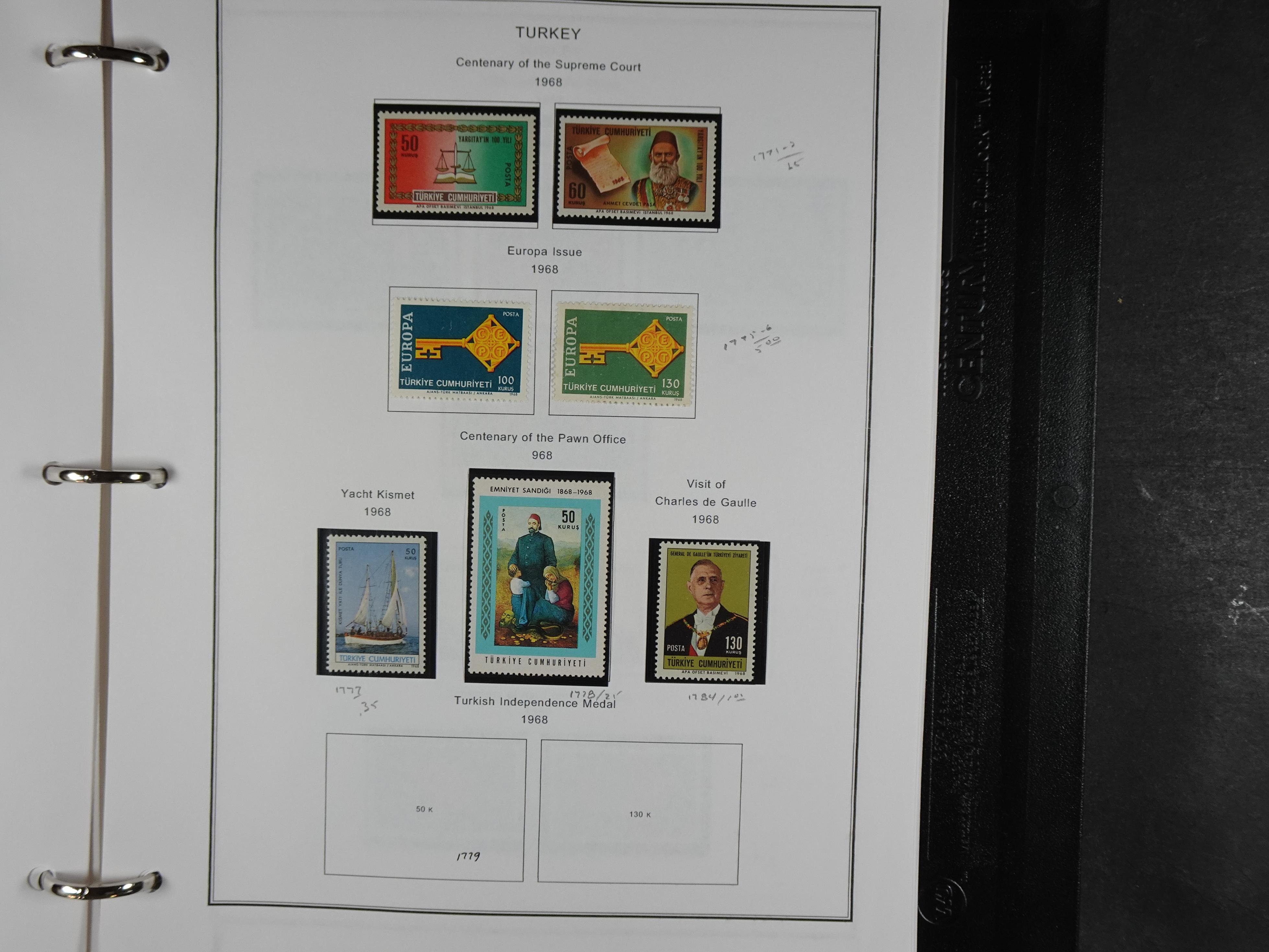 Topcollectie met een enorme waarde onder andere zeer goed postfris Back of the Book ook veel varieteiten etc. vondsten zeer zeker mogelijke. 219