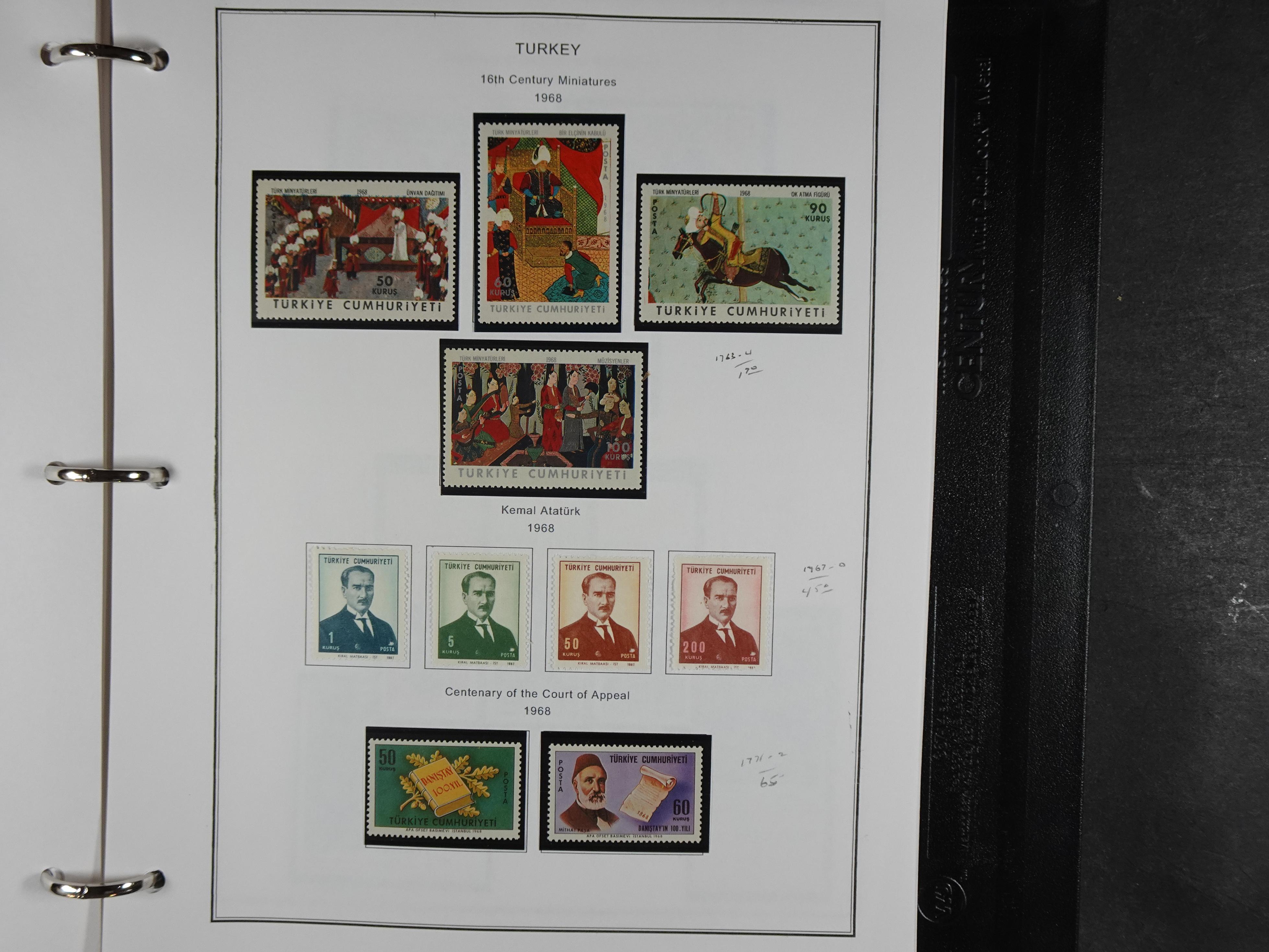 Topcollectie met een enorme waarde onder andere zeer goed postfris Back of the Book ook veel varieteiten etc. vondsten zeer zeker mogelijke. 220