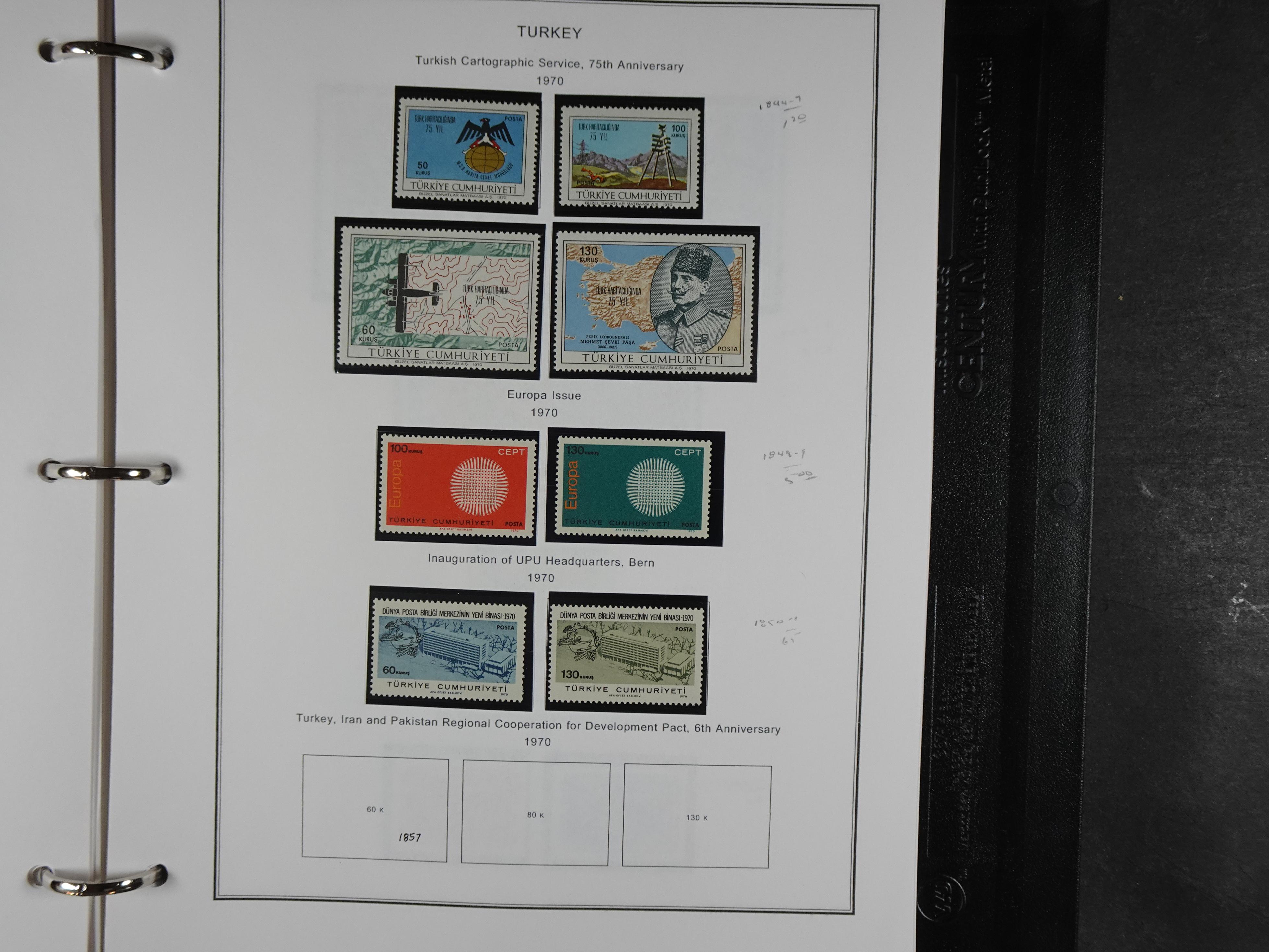 Topcollectie met een enorme waarde onder andere zeer goed postfris Back of the Book ook veel varieteiten etc. vondsten zeer zeker mogelijke. 227