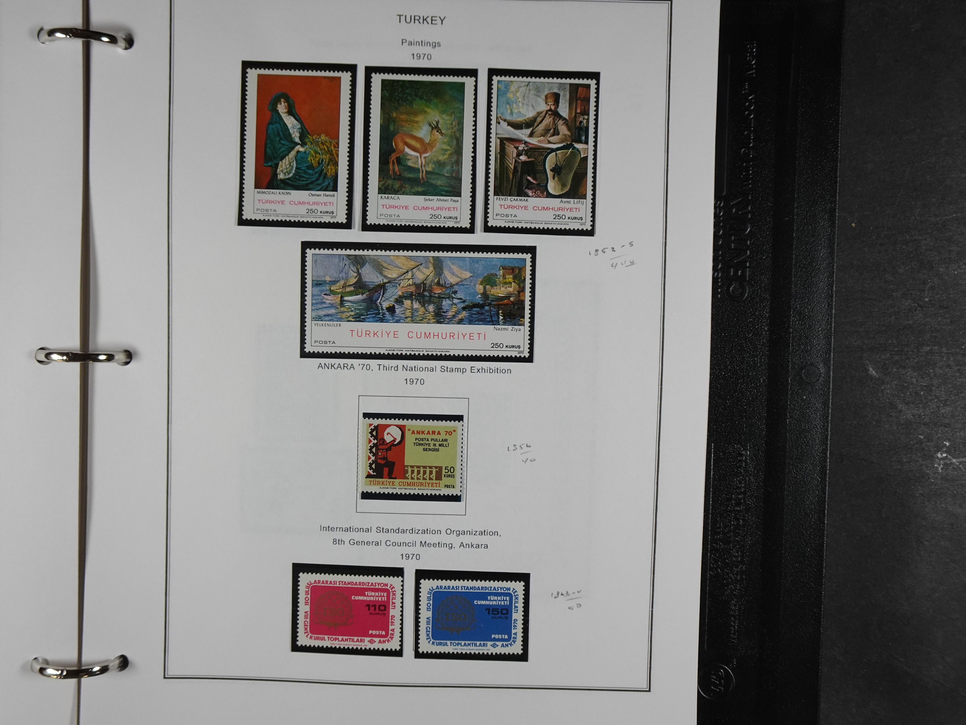 Topcollectie met een enorme waarde onder andere zeer goed postfris Back of the Book ook veel varieteiten etc. vondsten zeer zeker mogelijke. 228