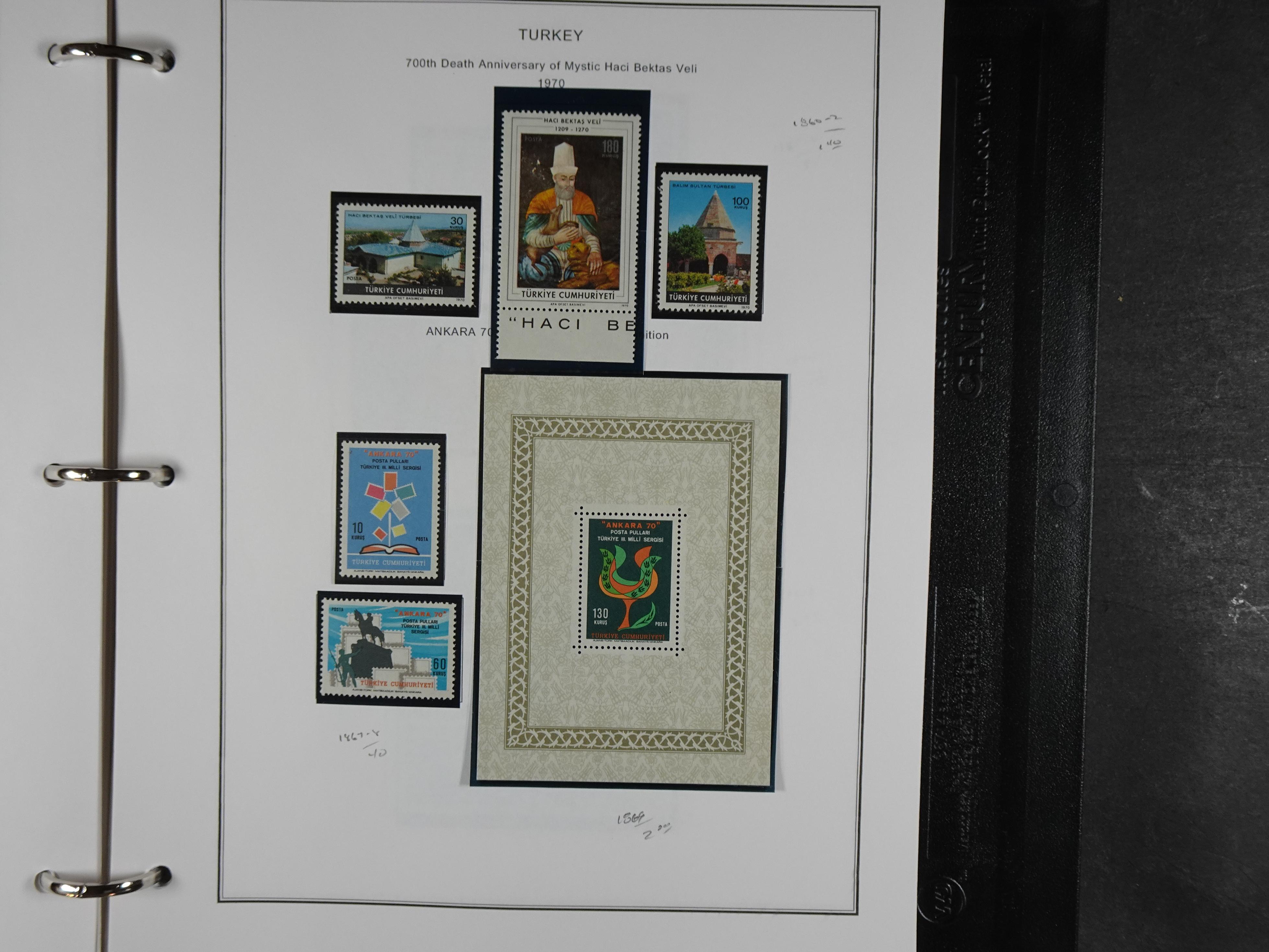 Topcollectie met een enorme waarde onder andere zeer goed postfris Back of the Book ook veel varieteiten etc. vondsten zeer zeker mogelijke. 229