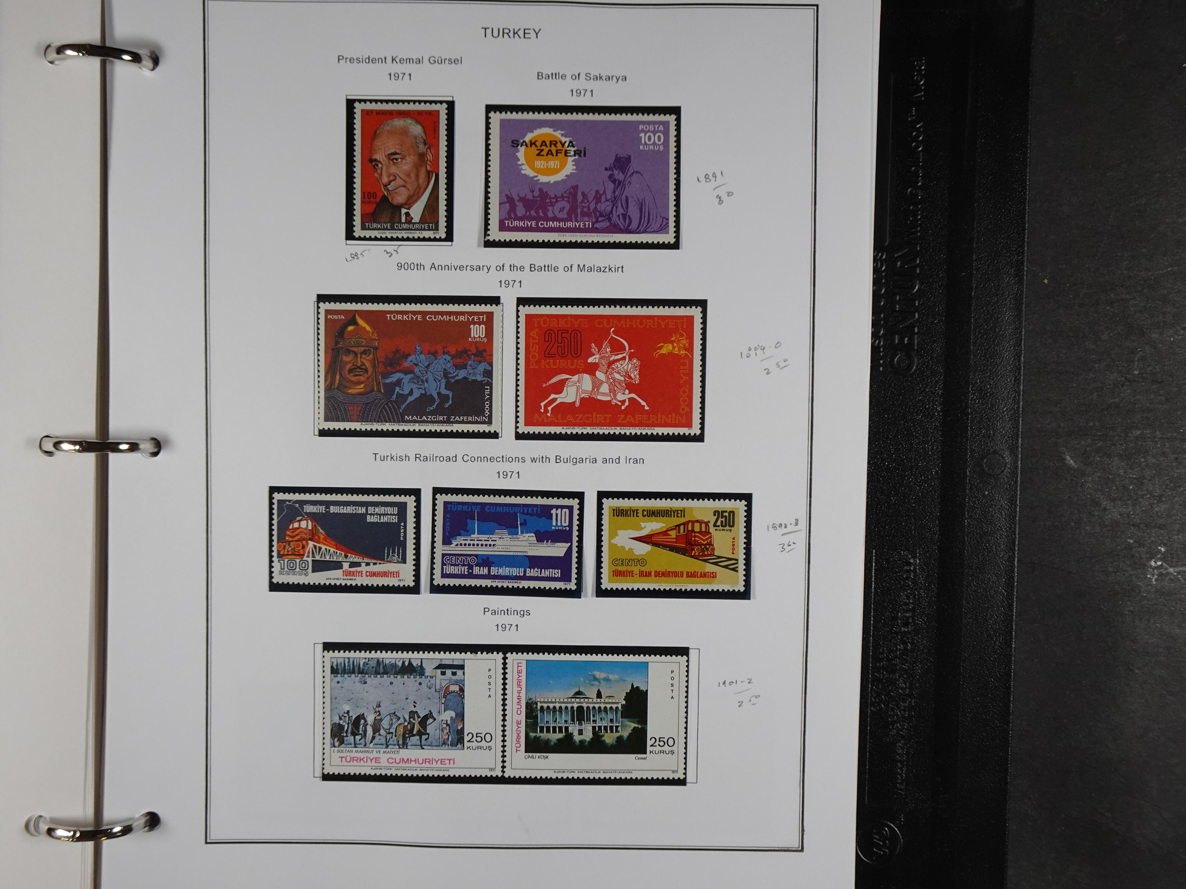 Topcollectie met een enorme waarde onder andere zeer goed postfris Back of the Book ook veel varieteiten etc. vondsten zeer zeker mogelijke. 232