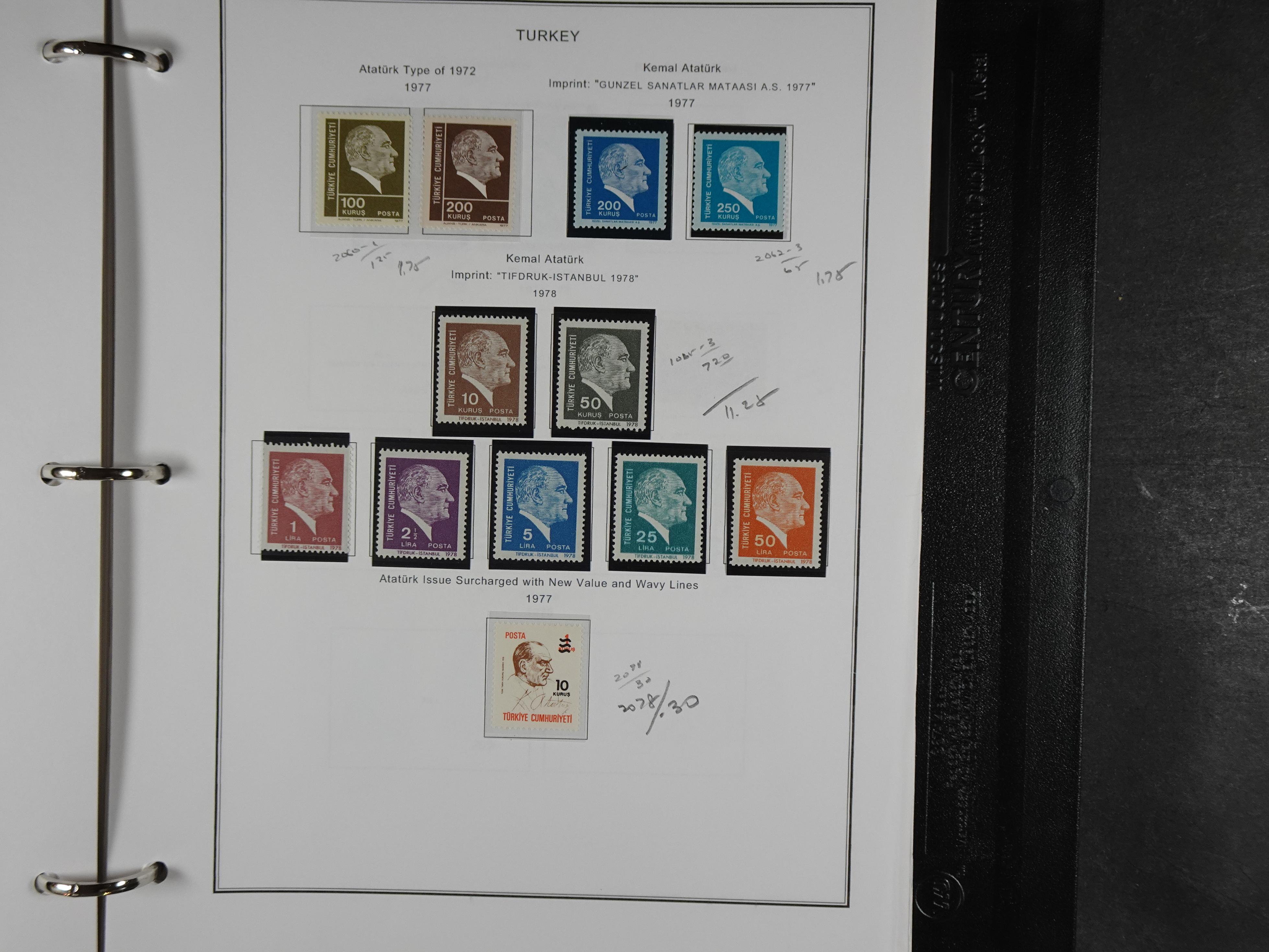 Topcollectie met een enorme waarde onder andere zeer goed postfris Back of the Book ook veel varieteiten etc. vondsten zeer zeker mogelijke. 250