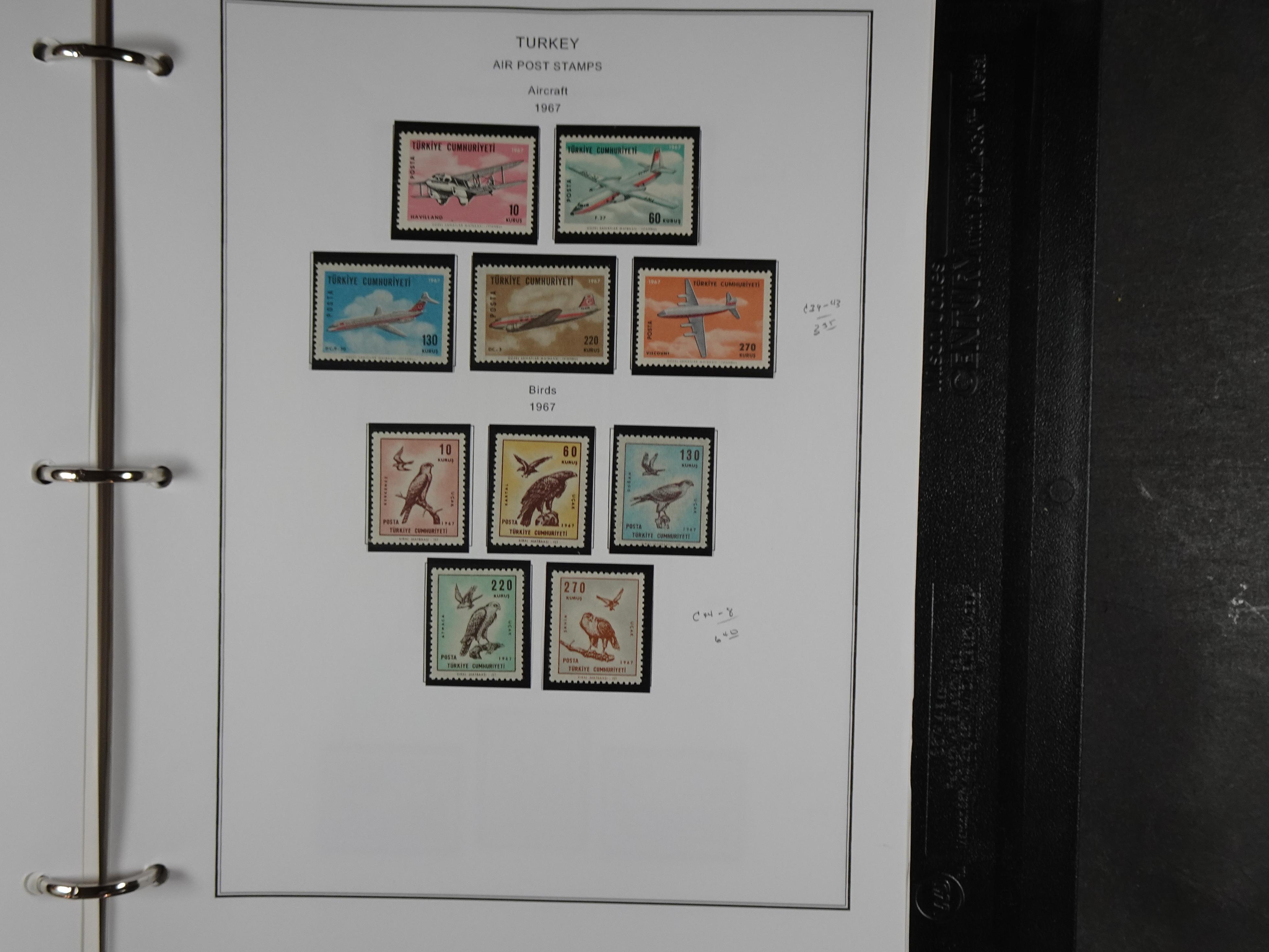 Topcollectie met een enorme waarde onder andere zeer goed postfris Back of the Book ook veel varieteiten etc. vondsten zeer zeker mogelijke. 256