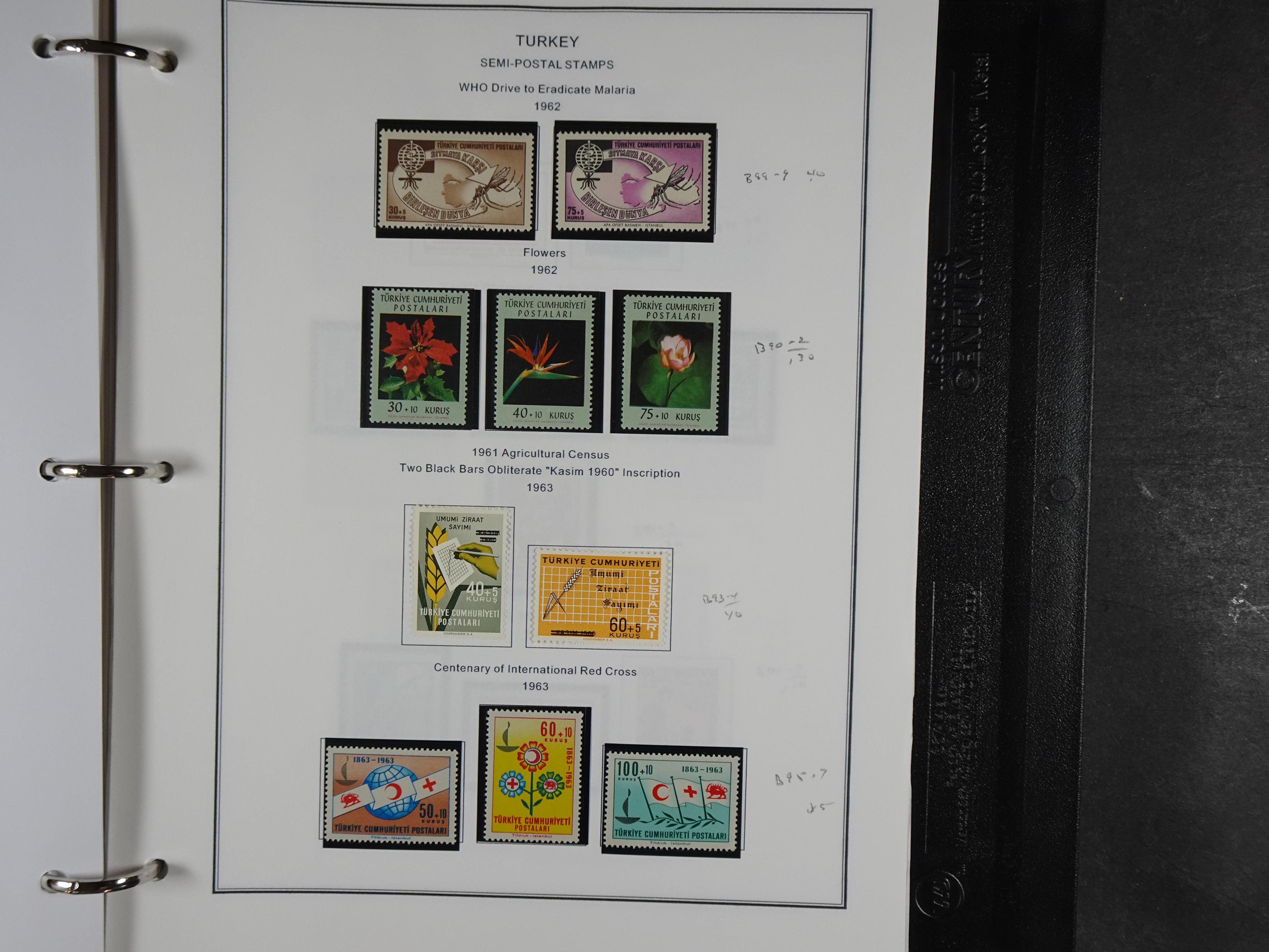 Topcollectie met een enorme waarde onder andere zeer goed postfris Back of the Book ook veel varieteiten etc. vondsten zeer zeker mogelijke. 257