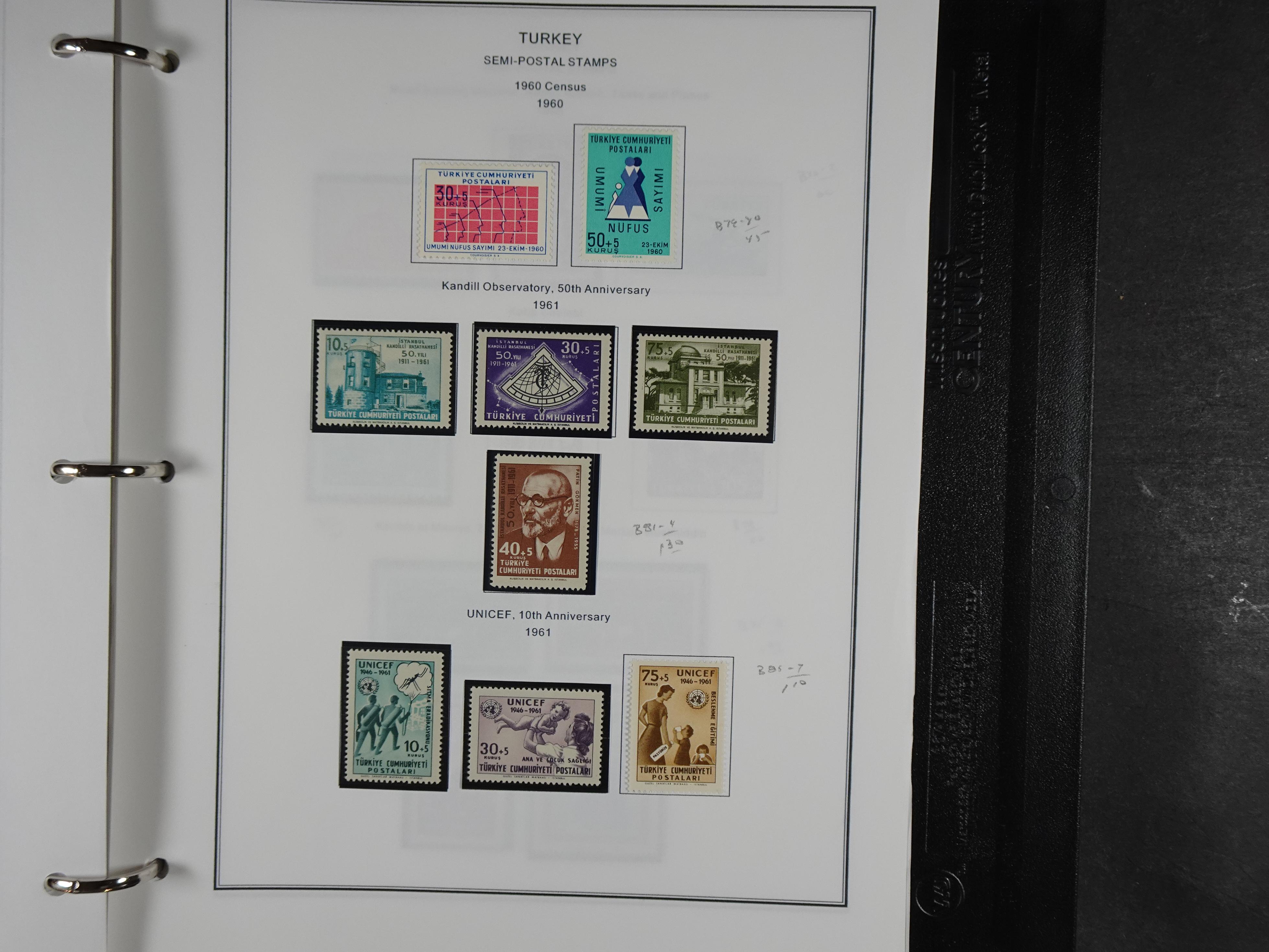 Topcollectie met een enorme waarde onder andere zeer goed postfris Back of the Book ook veel varieteiten etc. vondsten zeer zeker mogelijke. 258