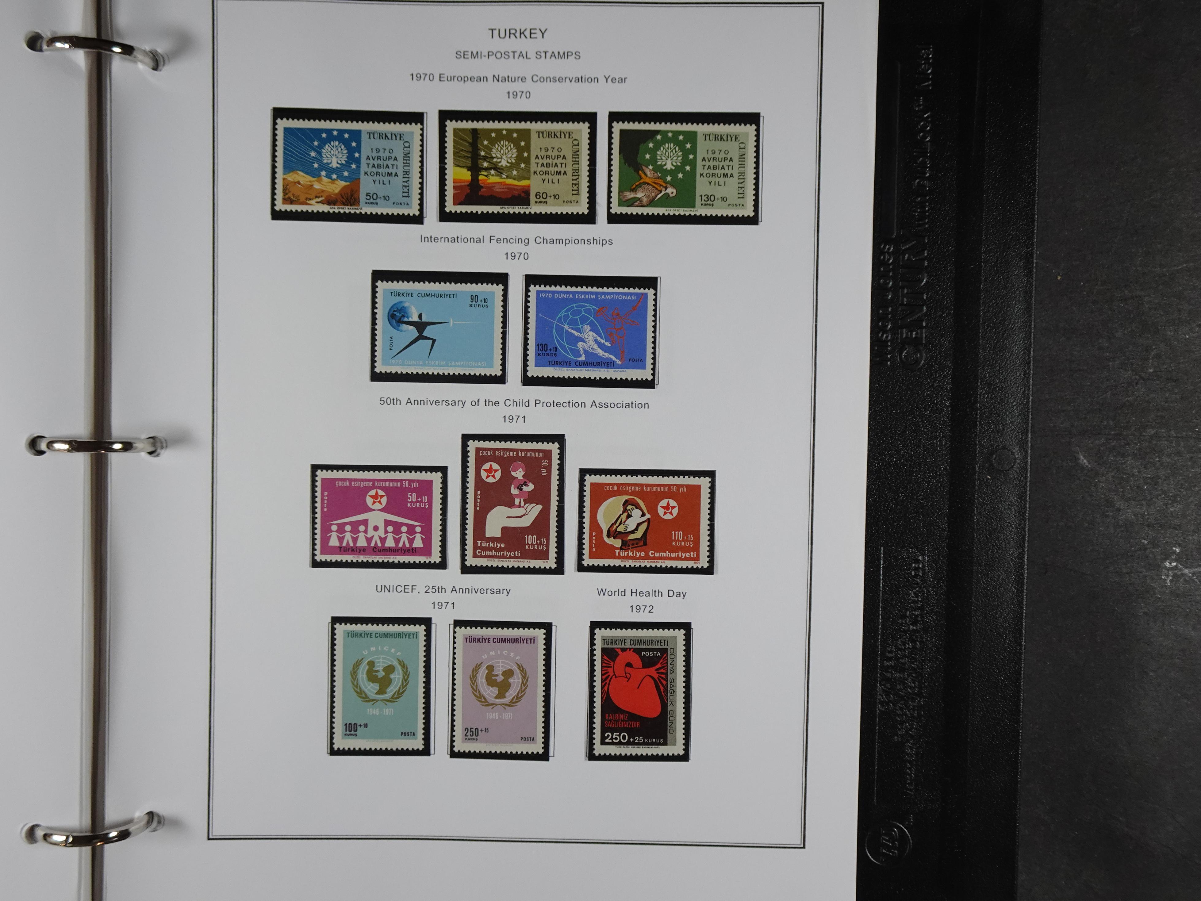 Topcollectie met een enorme waarde onder andere zeer goed postfris Back of the Book ook veel varieteiten etc. vondsten zeer zeker mogelijke. 262