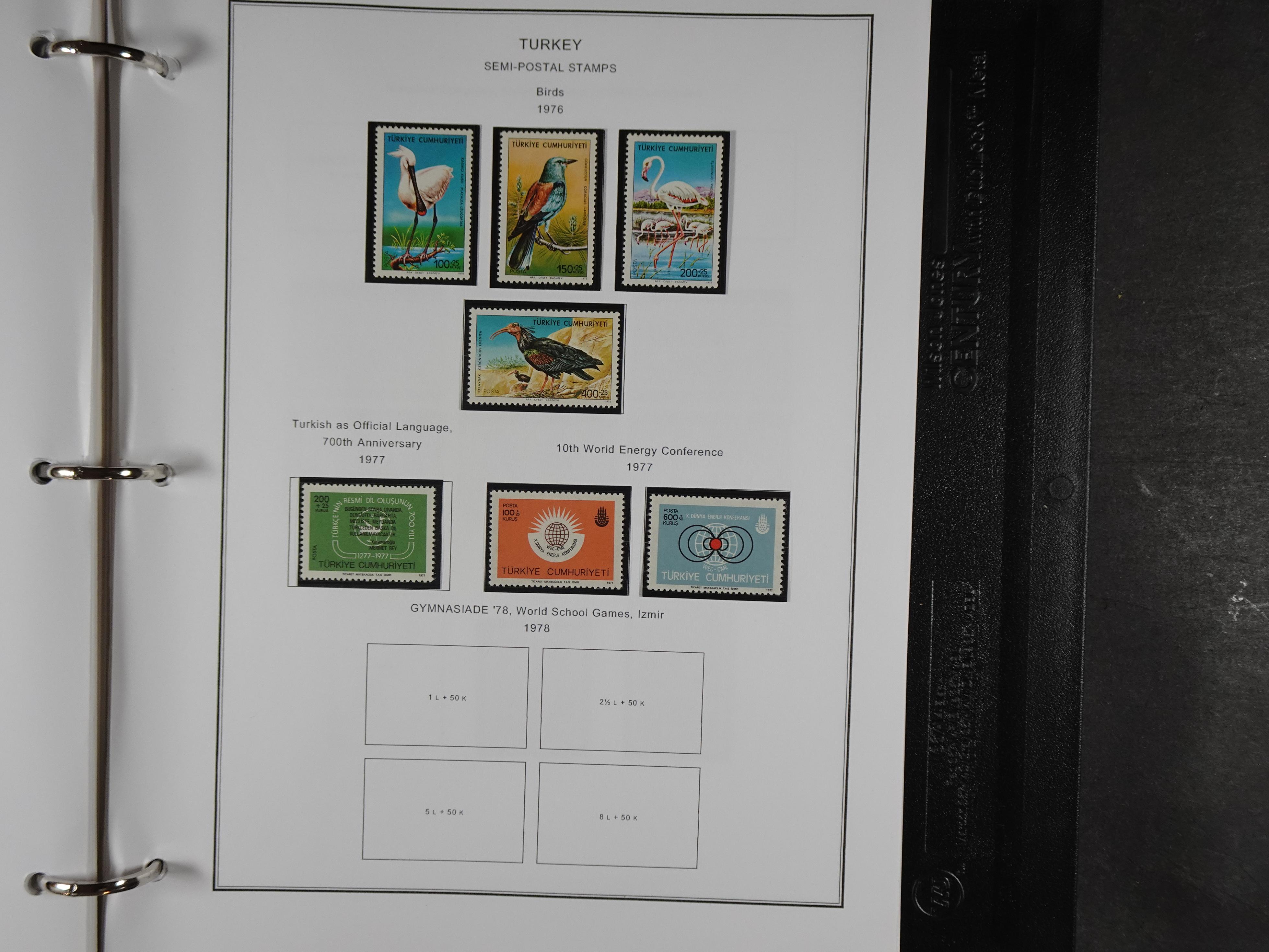 Topcollectie met een enorme waarde onder andere zeer goed postfris Back of the Book ook veel varieteiten etc. vondsten zeer zeker mogelijke. 264