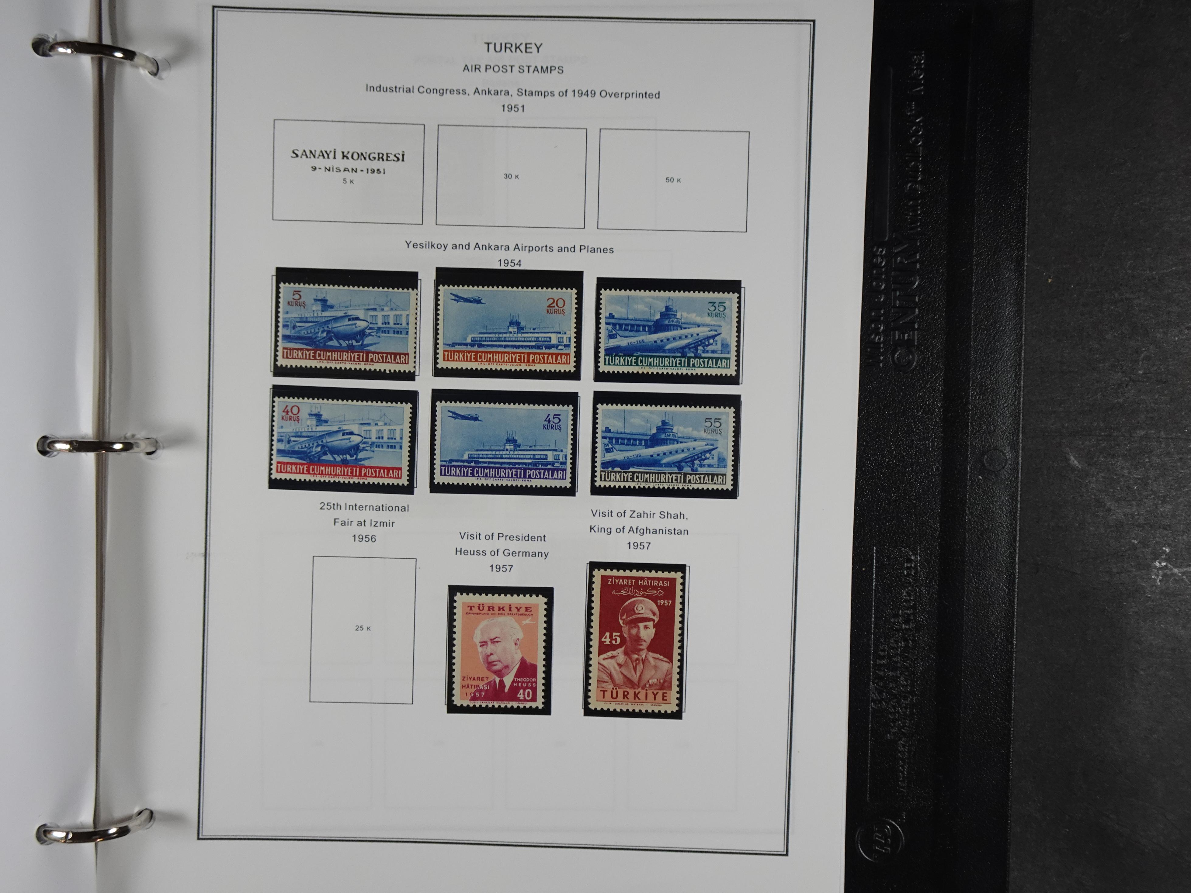 Topcollectie met een enorme waarde onder andere zeer goed postfris Back of the Book ook veel varieteiten etc. vondsten zeer zeker mogelijke. 265