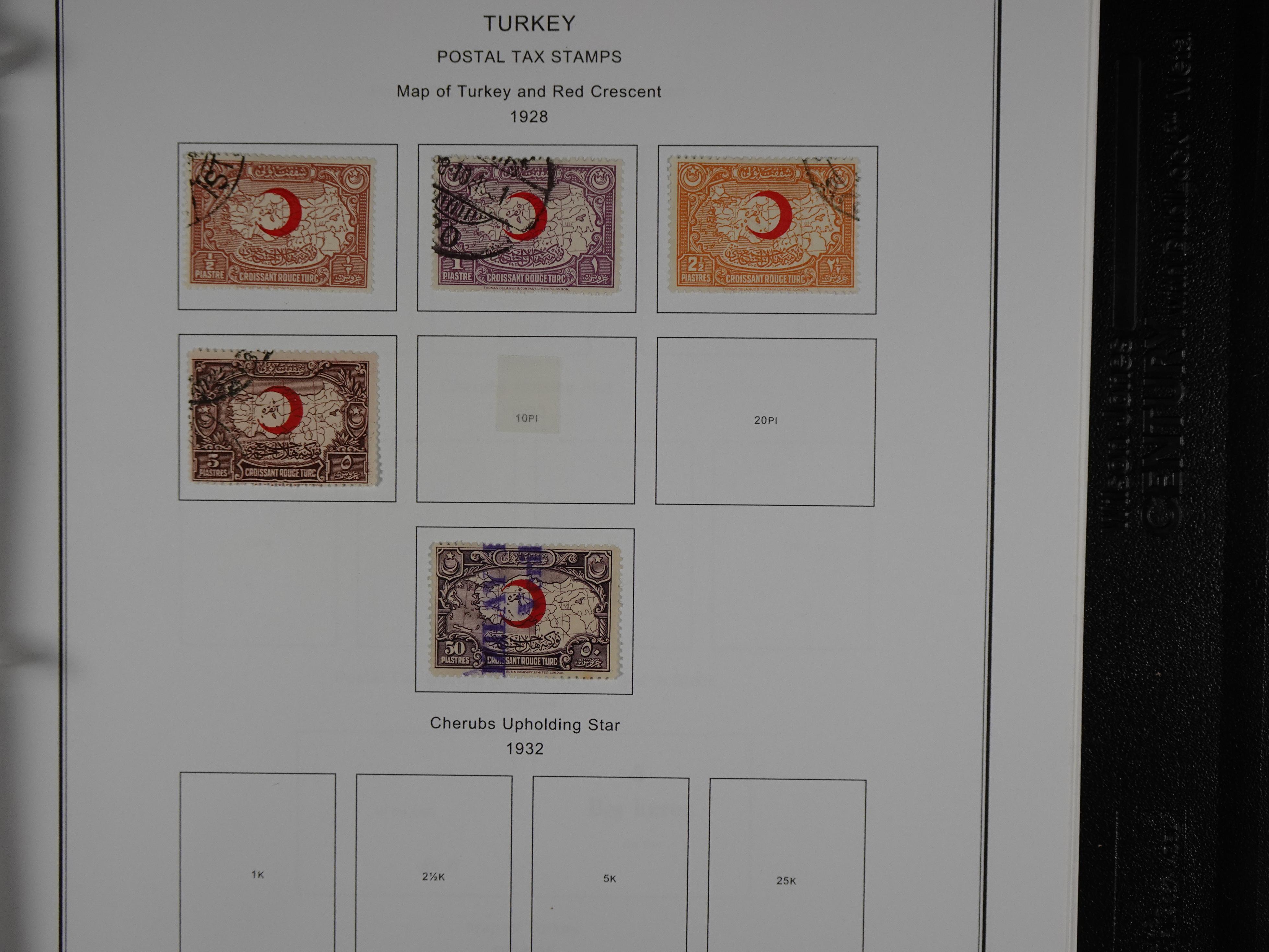 Topcollectie met een enorme waarde onder andere zeer goed postfris Back of the Book ook veel varieteiten etc. vondsten zeer zeker mogelijke. 270