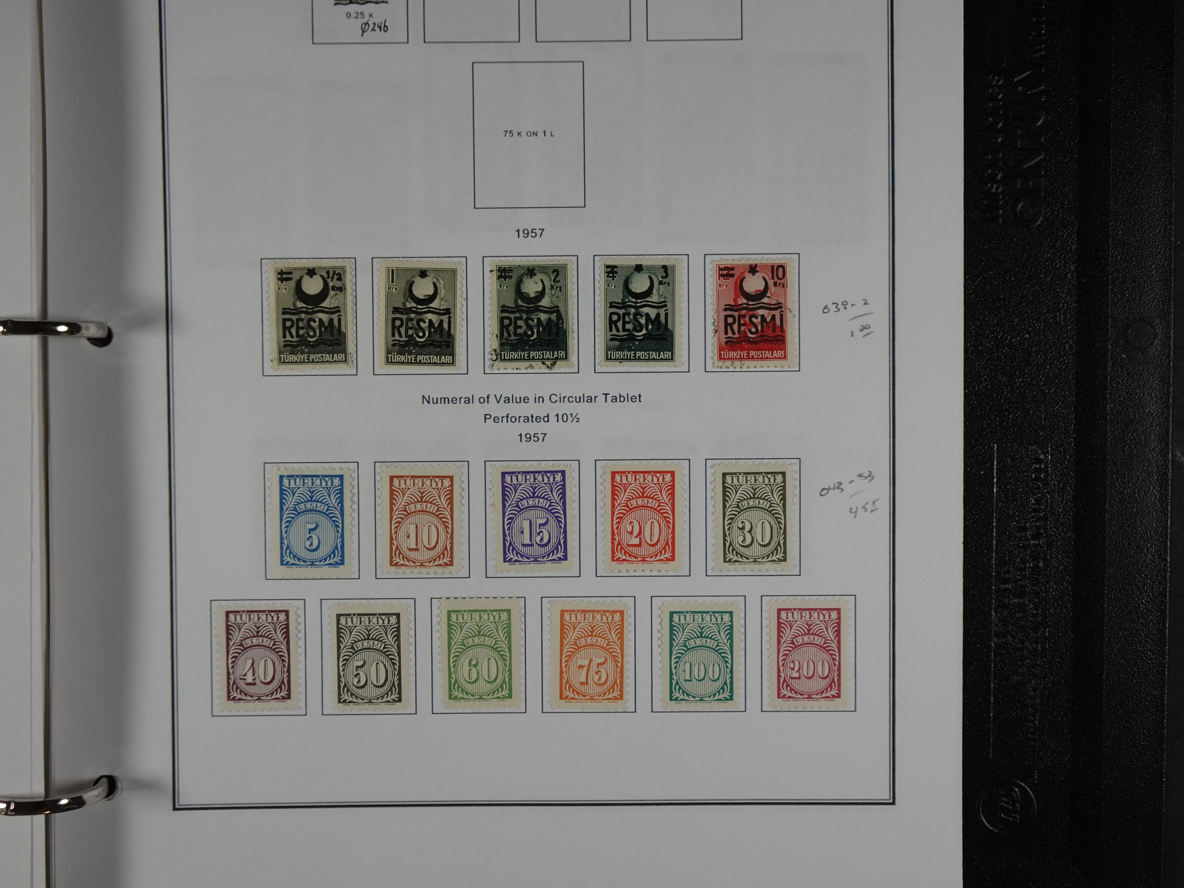 Topcollectie met een enorme waarde onder andere zeer goed postfris Back of the Book ook veel varieteiten etc. vondsten zeer zeker mogelijke. 281