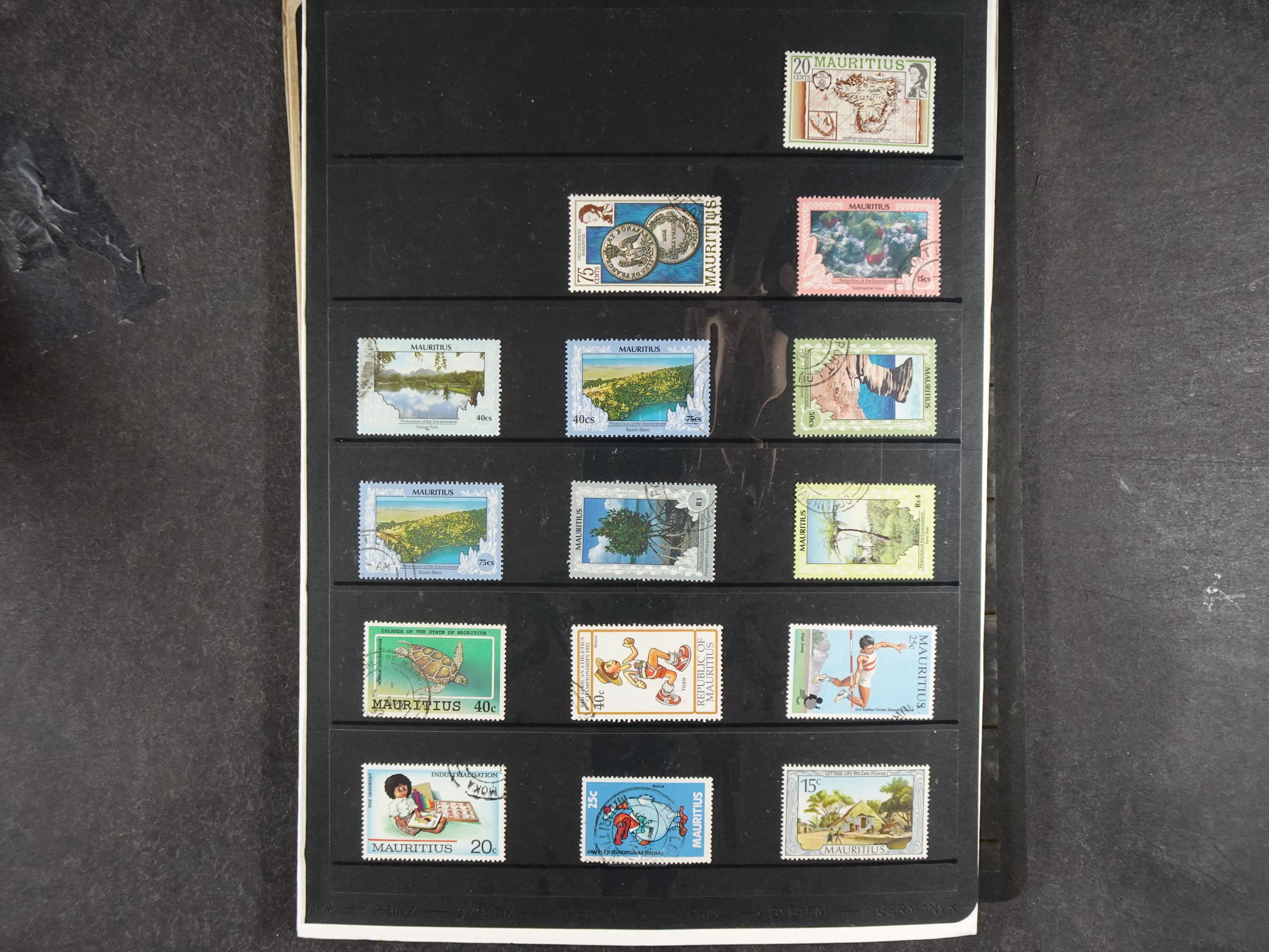 Geweldig uitzoek doos met zeer fraai materiaal van onder andere Zanzibar, Tanganyiga, stempels en geweldig hoge cat waarde. 38