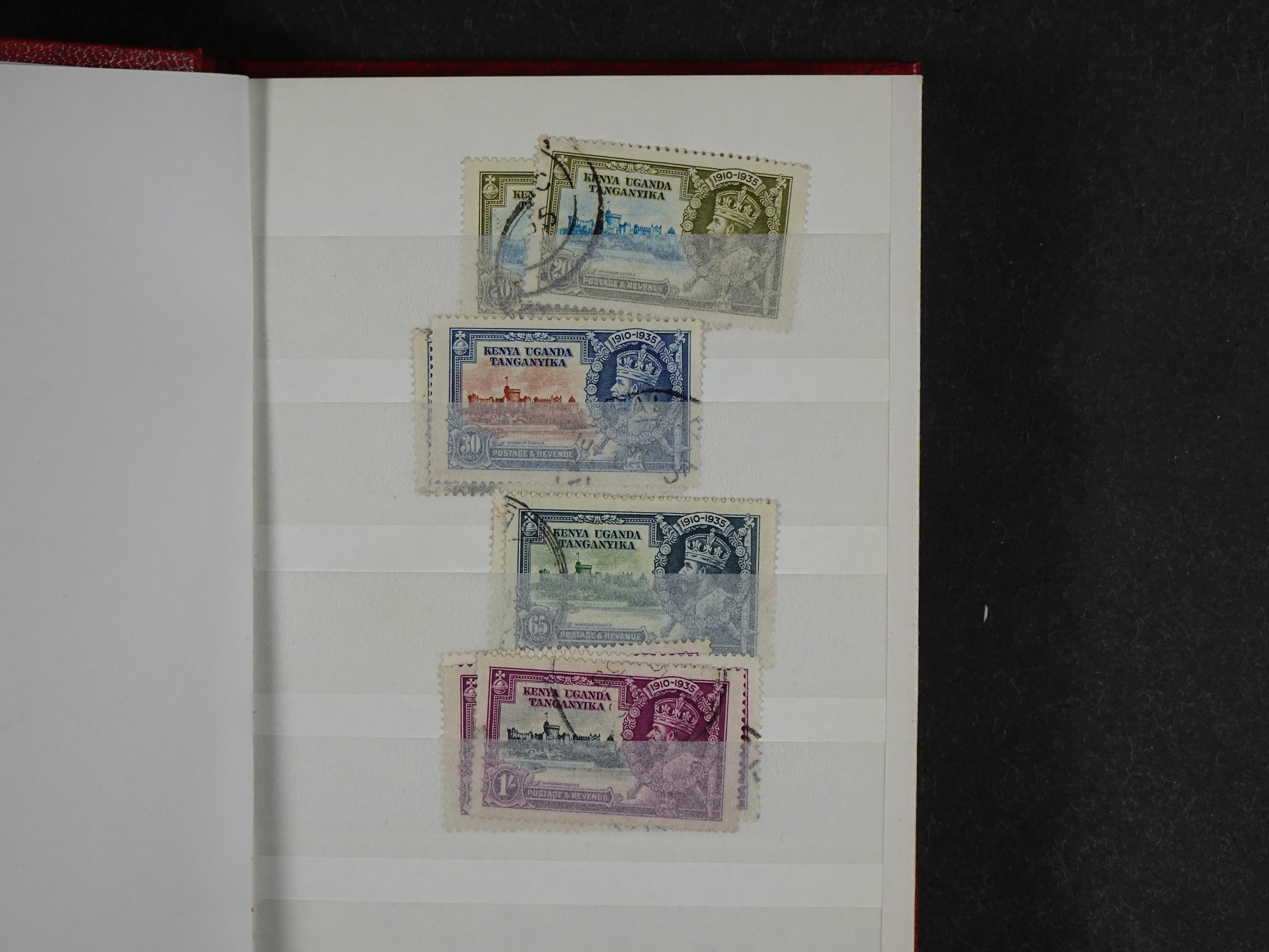 Geweldig uitzoek doos met zeer fraai materiaal van onder andere Zanzibar, Tanganyiga, stempels en geweldig hoge cat waarde. 42