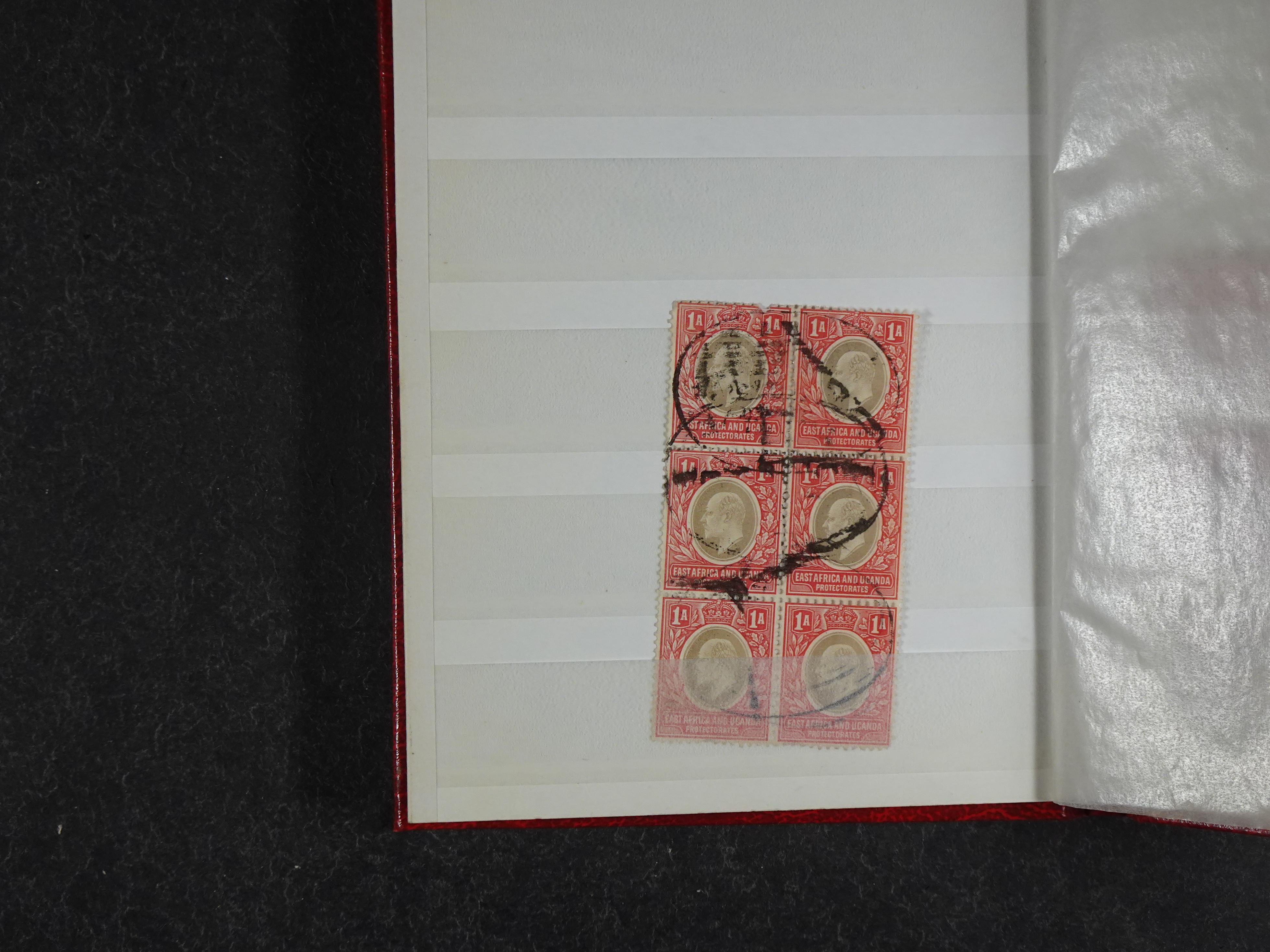 Geweldig uitzoek doos met zeer fraai materiaal van onder andere Zanzibar, Tanganyiga, stempels en geweldig hoge cat waarde. 43