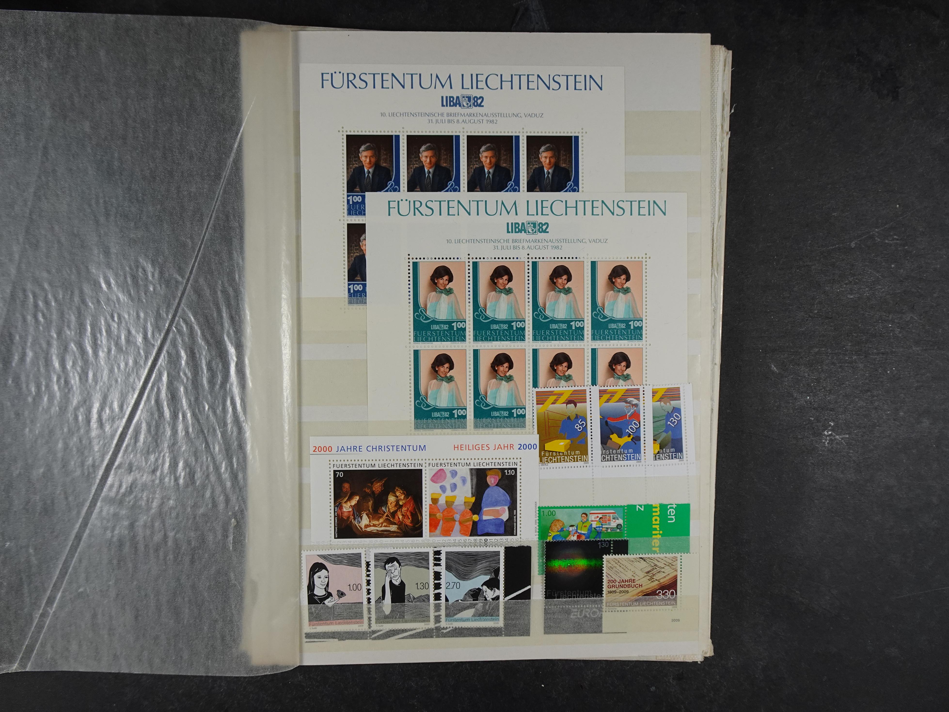 Prachtige partij Liechtenstein postfris waar onder veel blokken en vellen, zeer hoge face value mooi materiaal. 3
