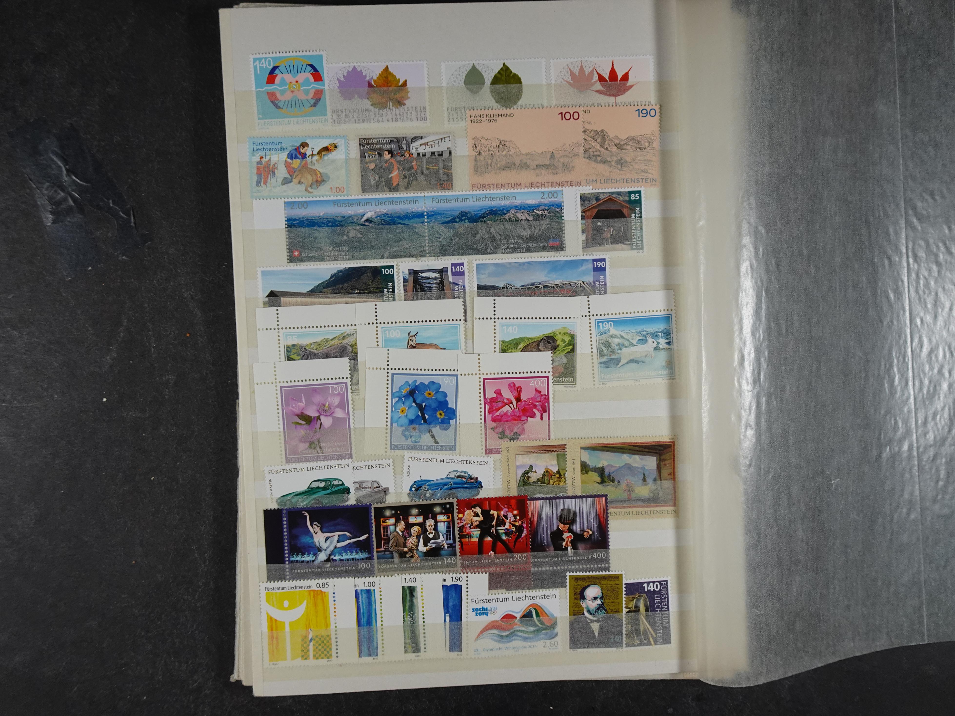 Prachtige partij Liechtenstein postfris waar onder veel blokken en vellen, zeer hoge face value mooi materiaal. 4