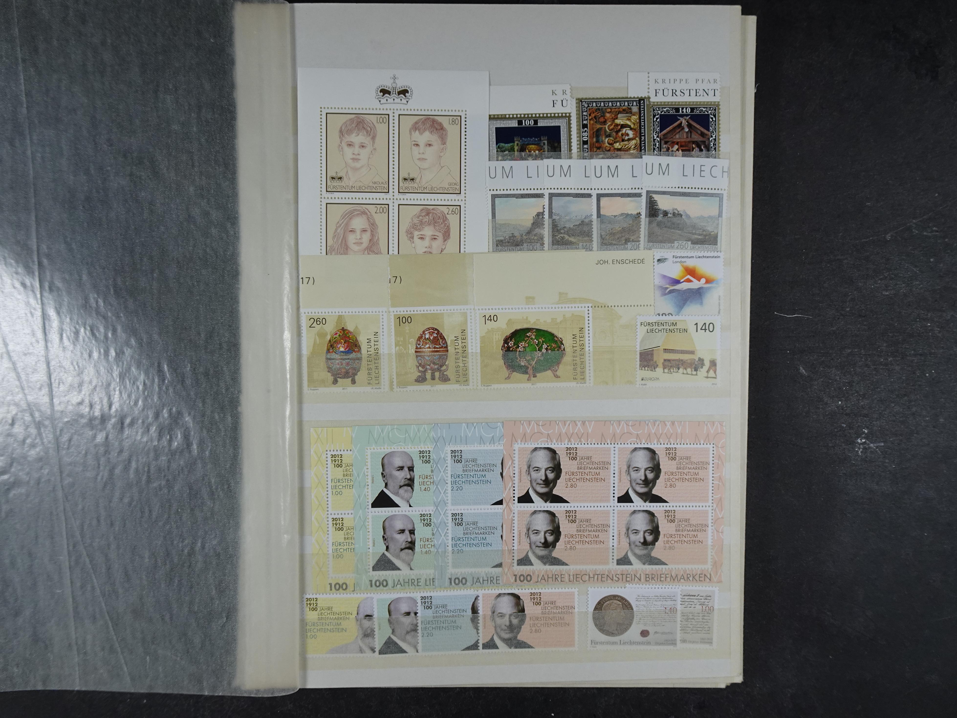Prachtige partij Liechtenstein postfris waar onder veel blokken en vellen, zeer hoge face value mooi materiaal. 5