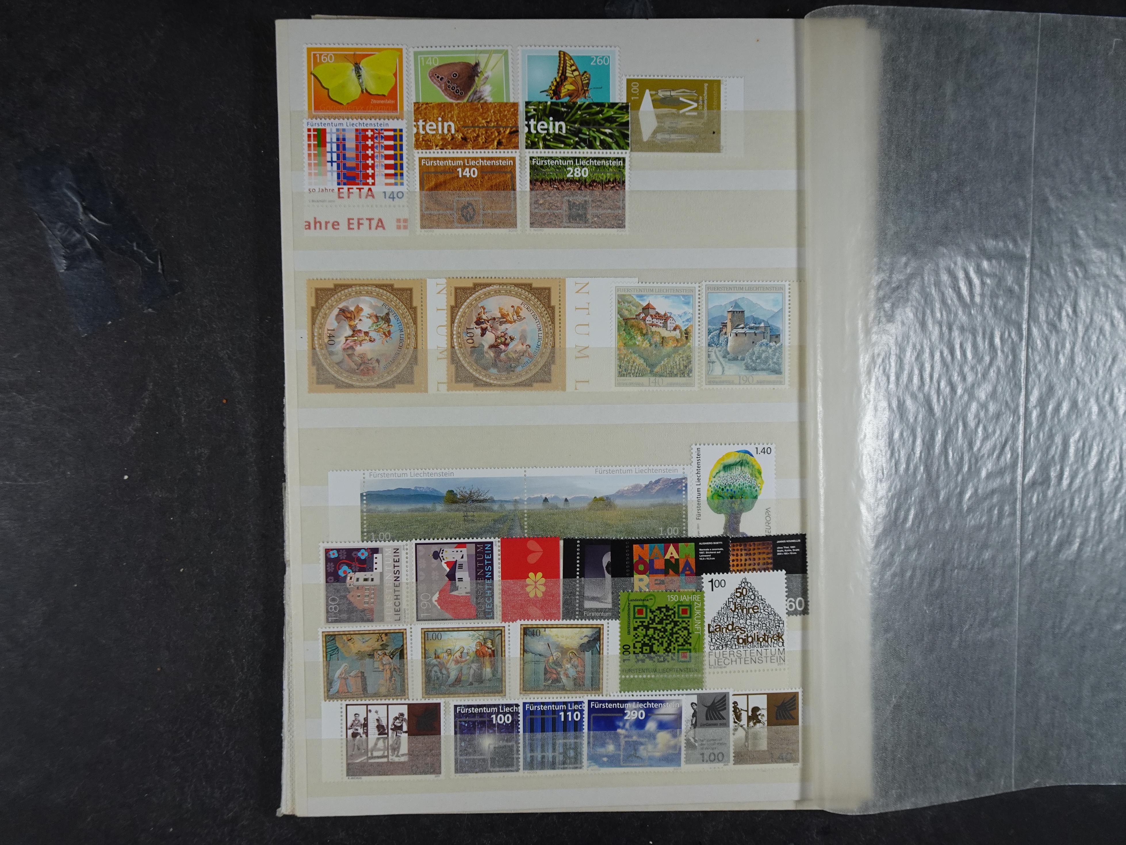 Prachtige partij Liechtenstein postfris waar onder veel blokken en vellen, zeer hoge face value mooi materiaal. 8