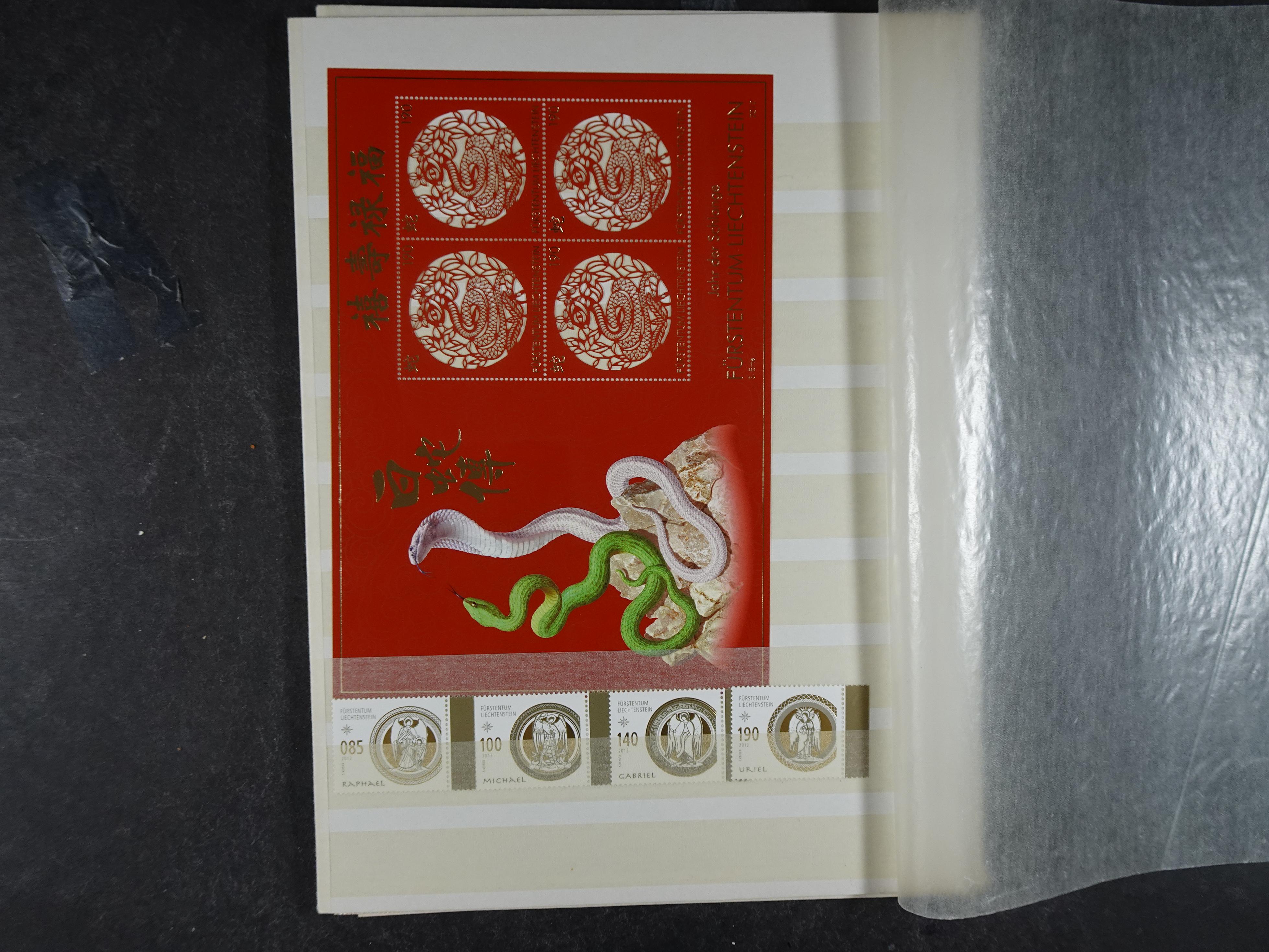 Prachtige partij Liechtenstein postfris waar onder veel blokken en vellen, zeer hoge face value mooi materiaal. 10