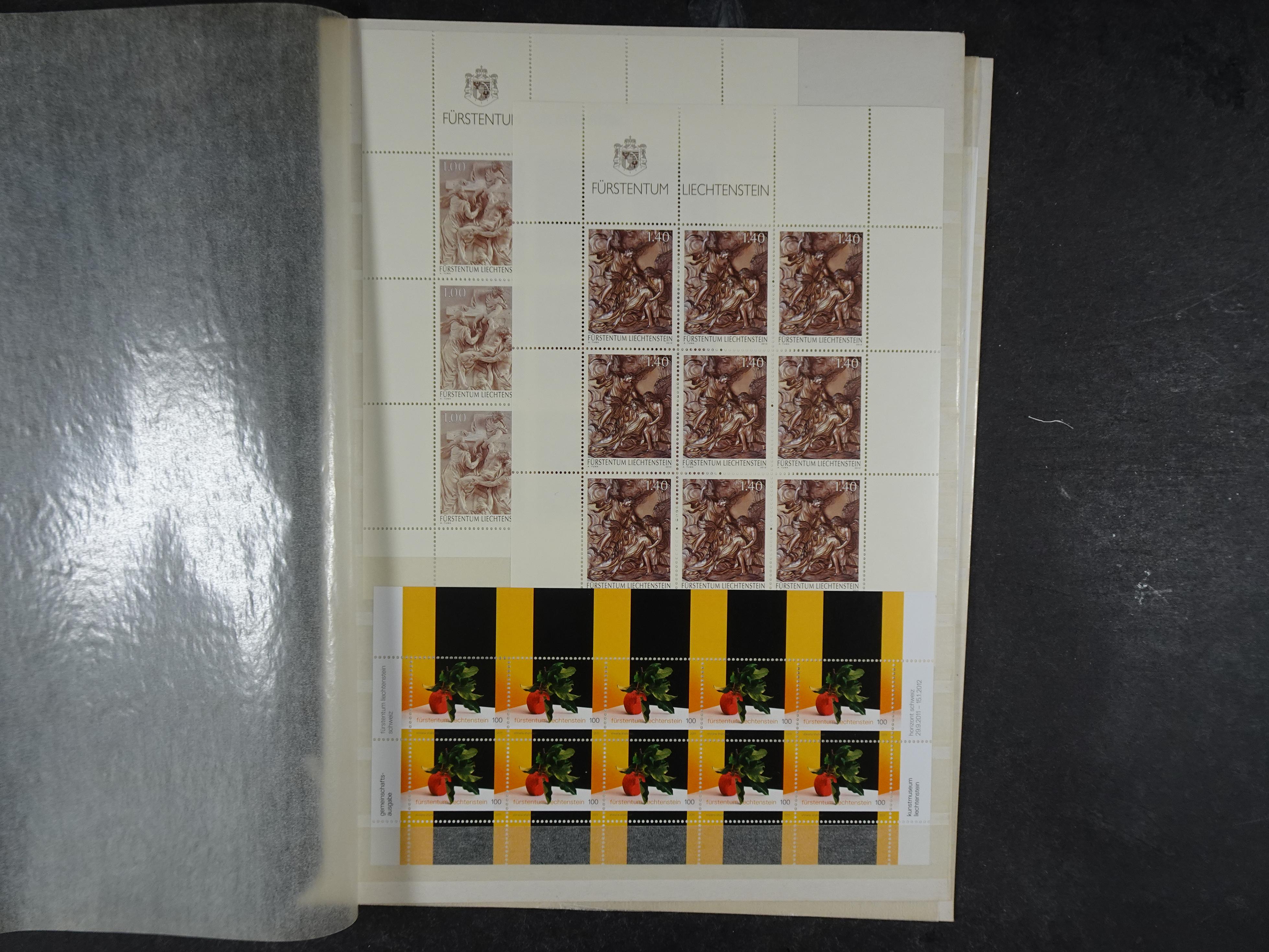 Prachtige partij Liechtenstein postfris waar onder veel blokken en vellen, zeer hoge face value mooi materiaal. 16