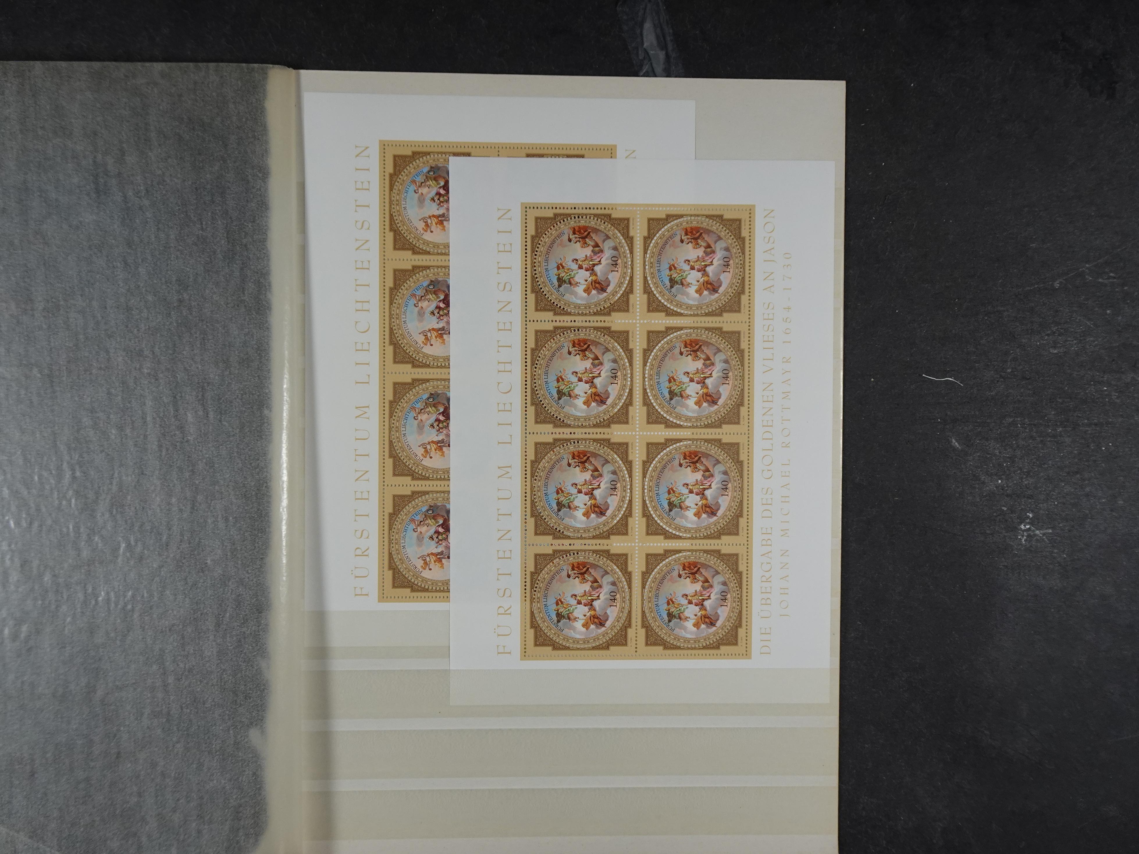 Prachtige partij Liechtenstein postfris waar onder veel blokken en vellen, zeer hoge face value mooi materiaal. 17