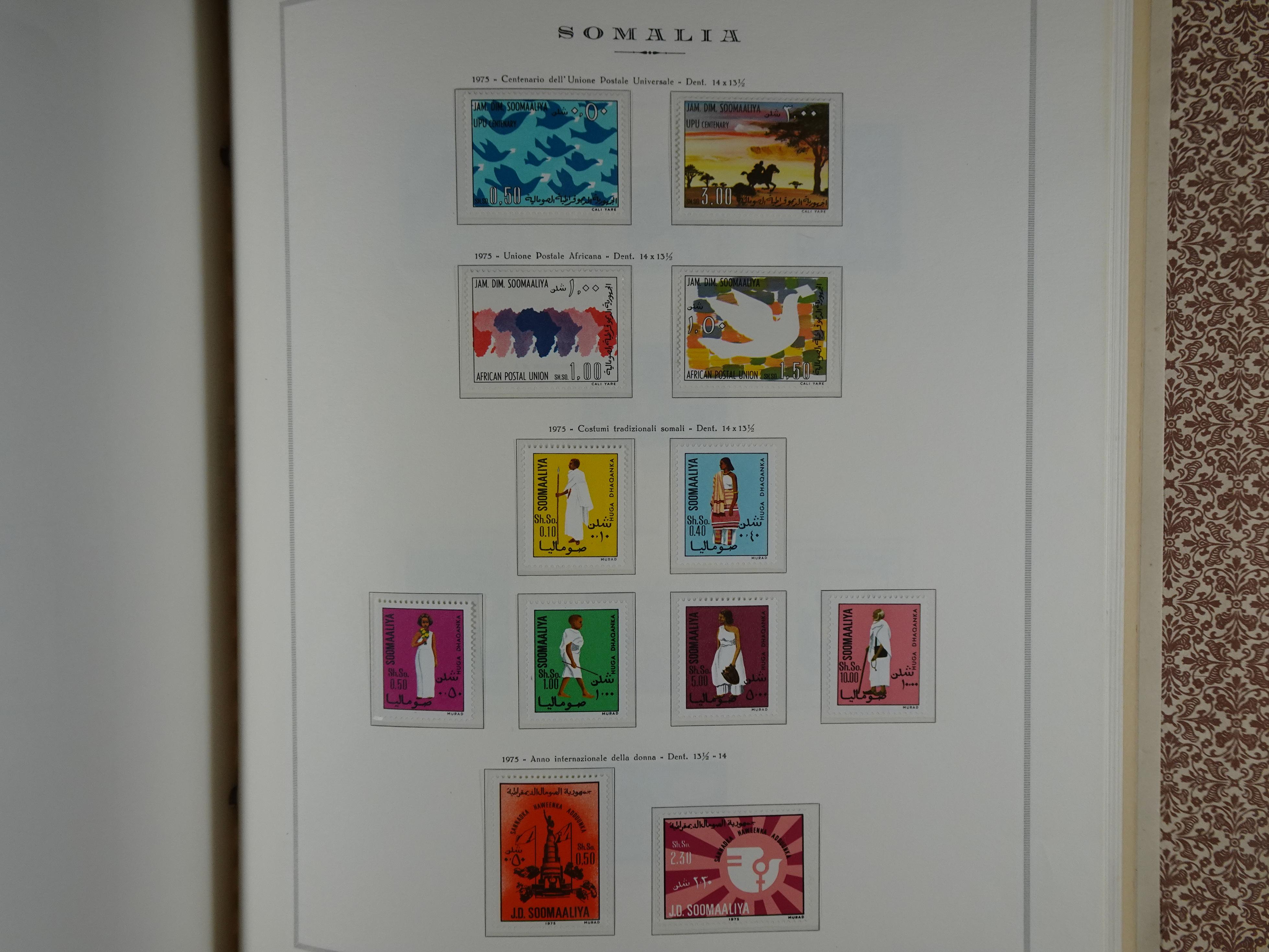 Bijna compleet verzameling Libië en Somalië vrijwel geheel postfris waar onder betere series erg schaars materiaal.  106