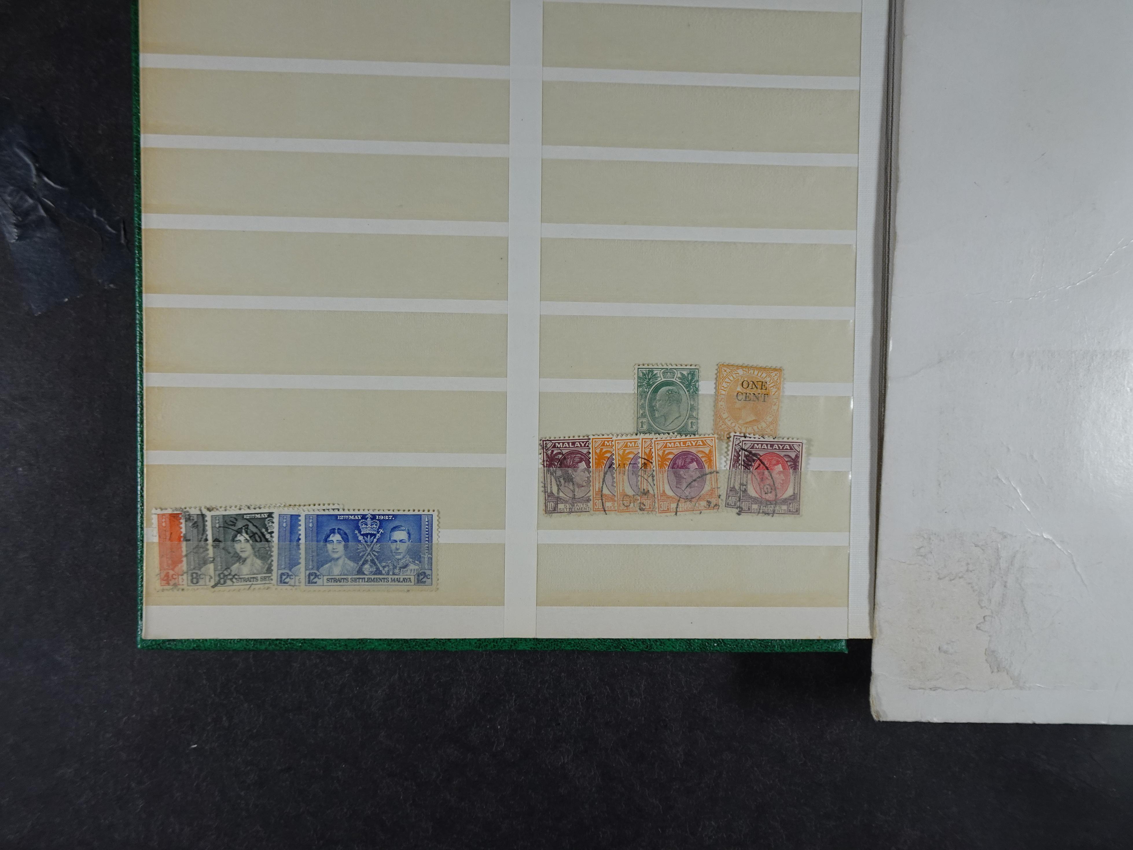 Goed gevulde stockboek wereld, veel Britse gebieden ( klassiek ) betere zegels en aardige stempel materiaal.  4