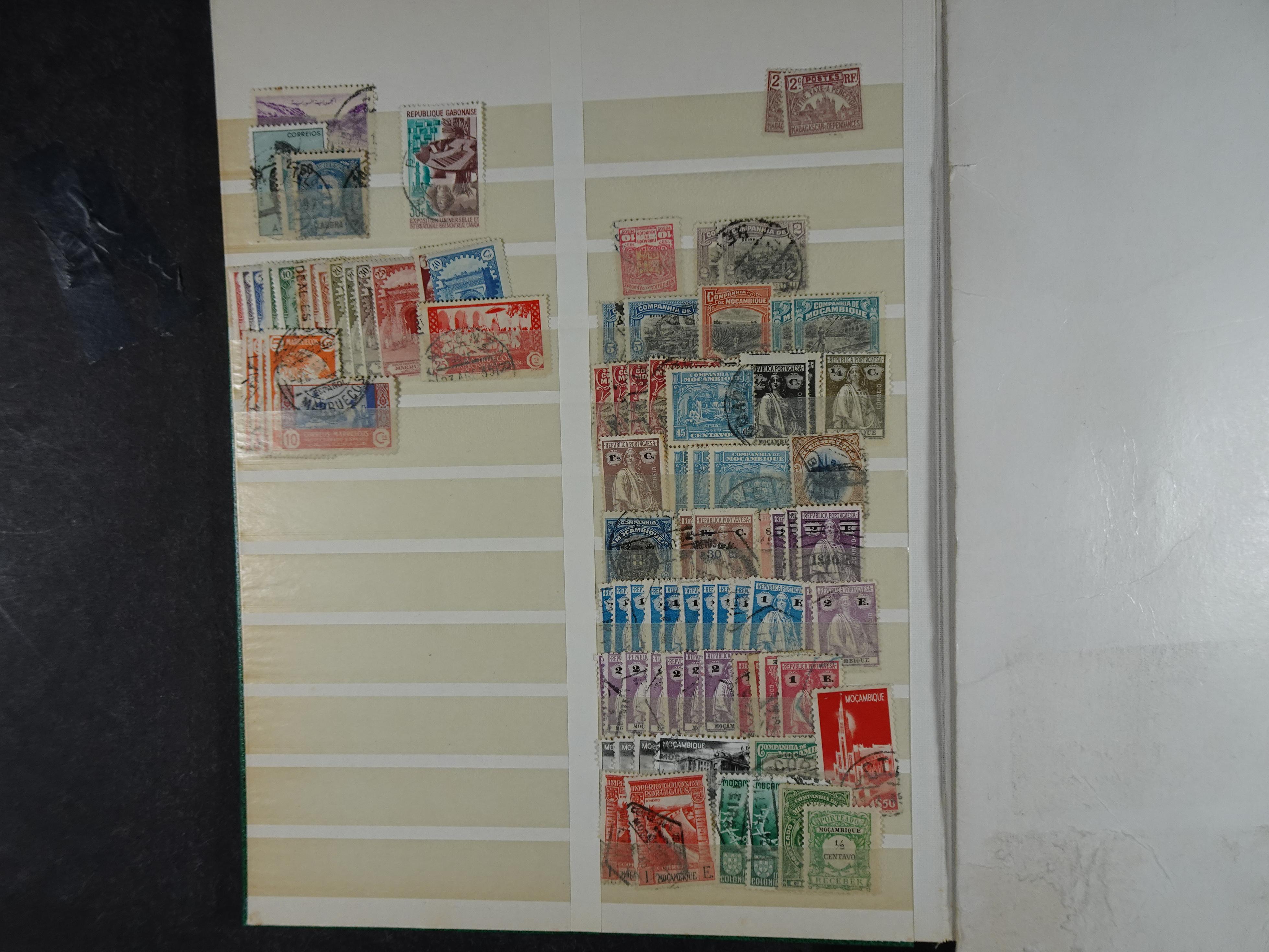 Goed gevulde stockboek wereld, veel Britse gebieden ( klassiek ) betere zegels en aardige stempel materiaal.  6