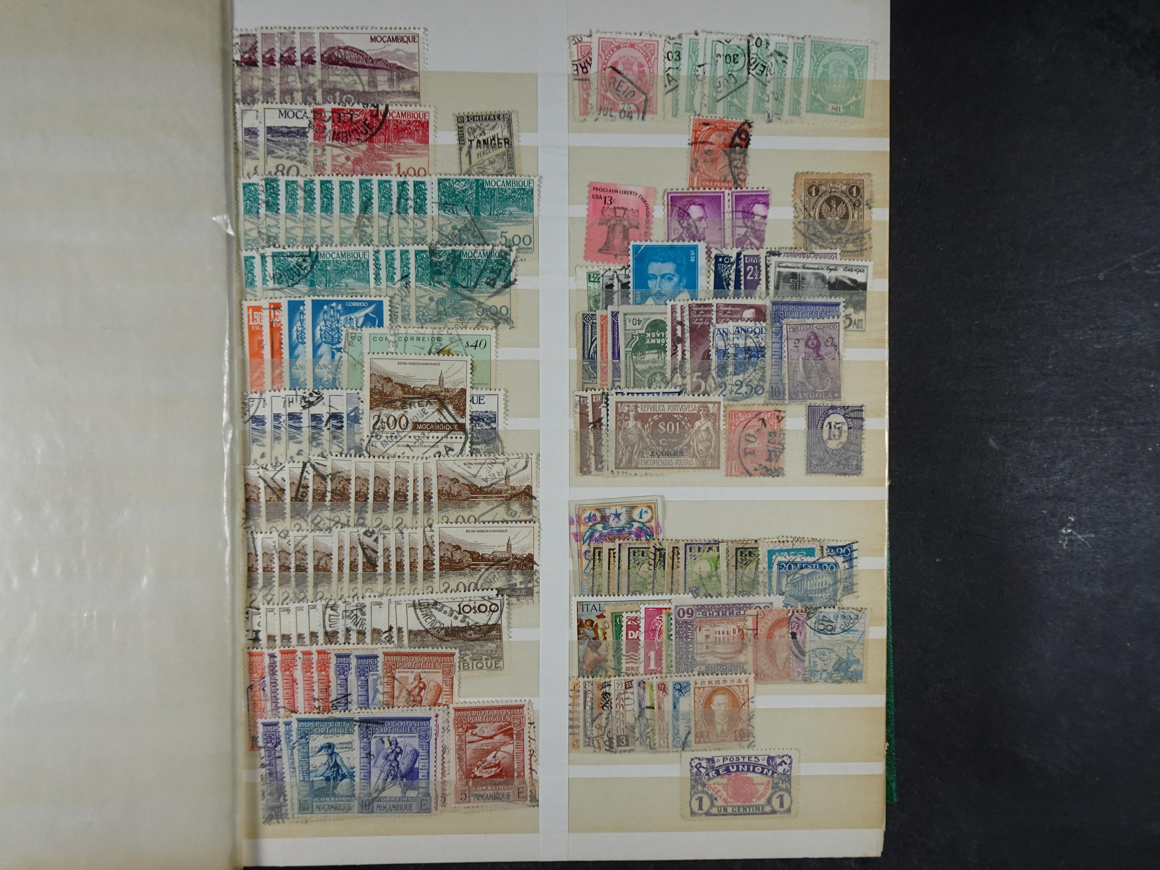 Goed gevulde stockboek wereld, veel Britse gebieden ( klassiek ) betere zegels en aardige stempel materiaal.  7