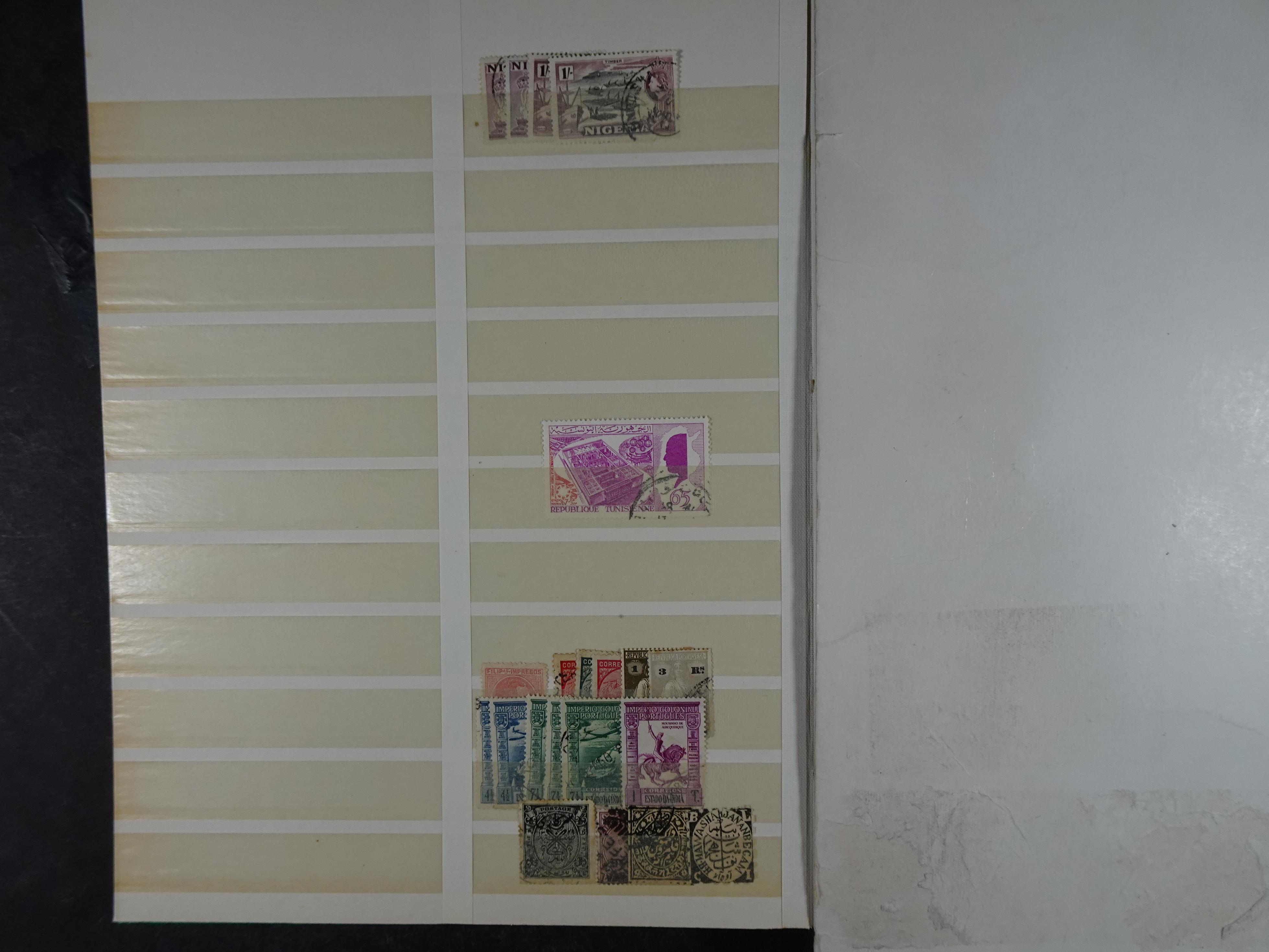 Goed gevulde stockboek wereld, veel Britse gebieden ( klassiek ) betere zegels en aardige stempel materiaal.  11