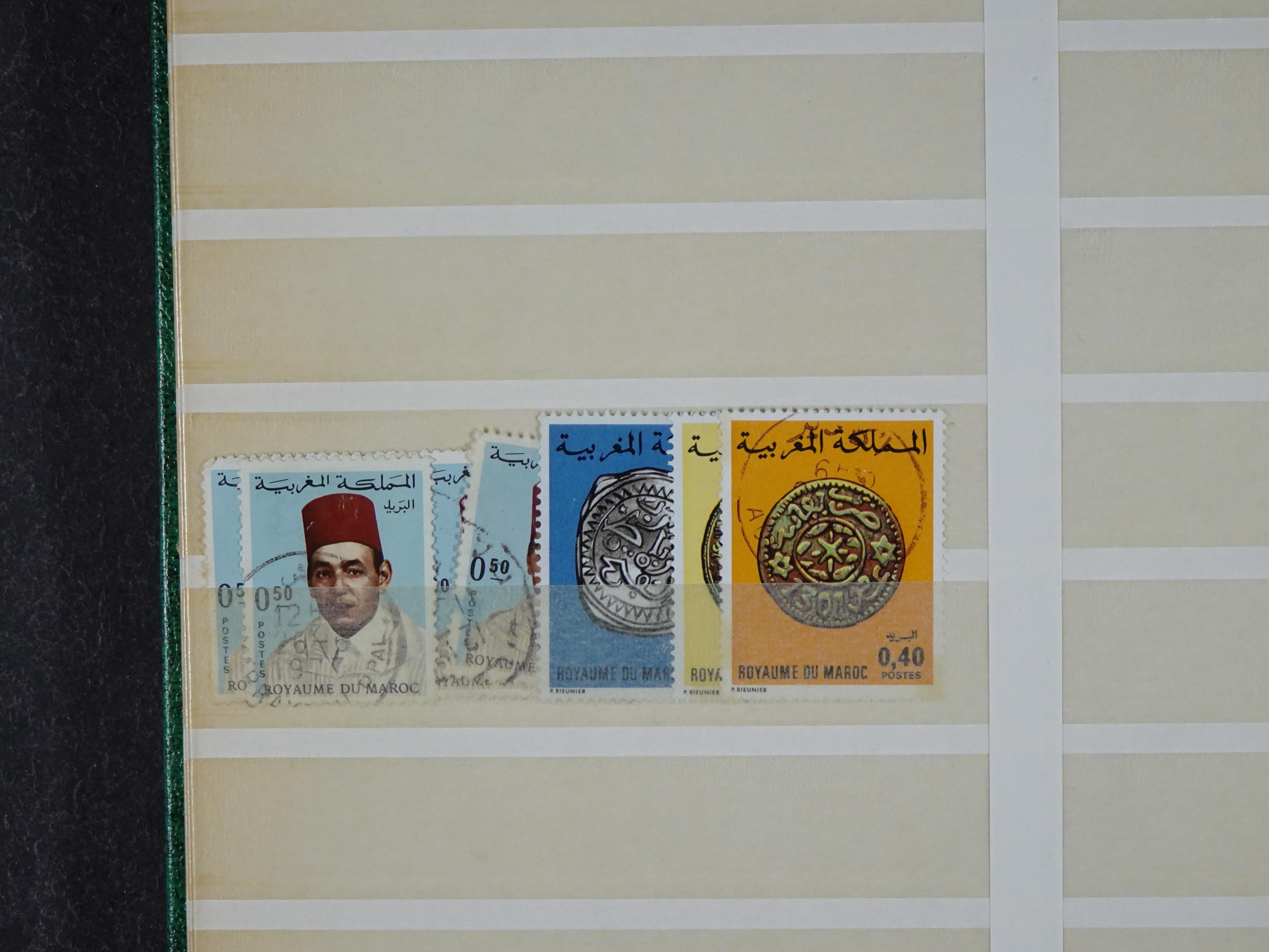 Goed gevulde stockboek wereld, veel Britse gebieden ( klassiek ) betere zegels en aardige stempel materiaal.  14