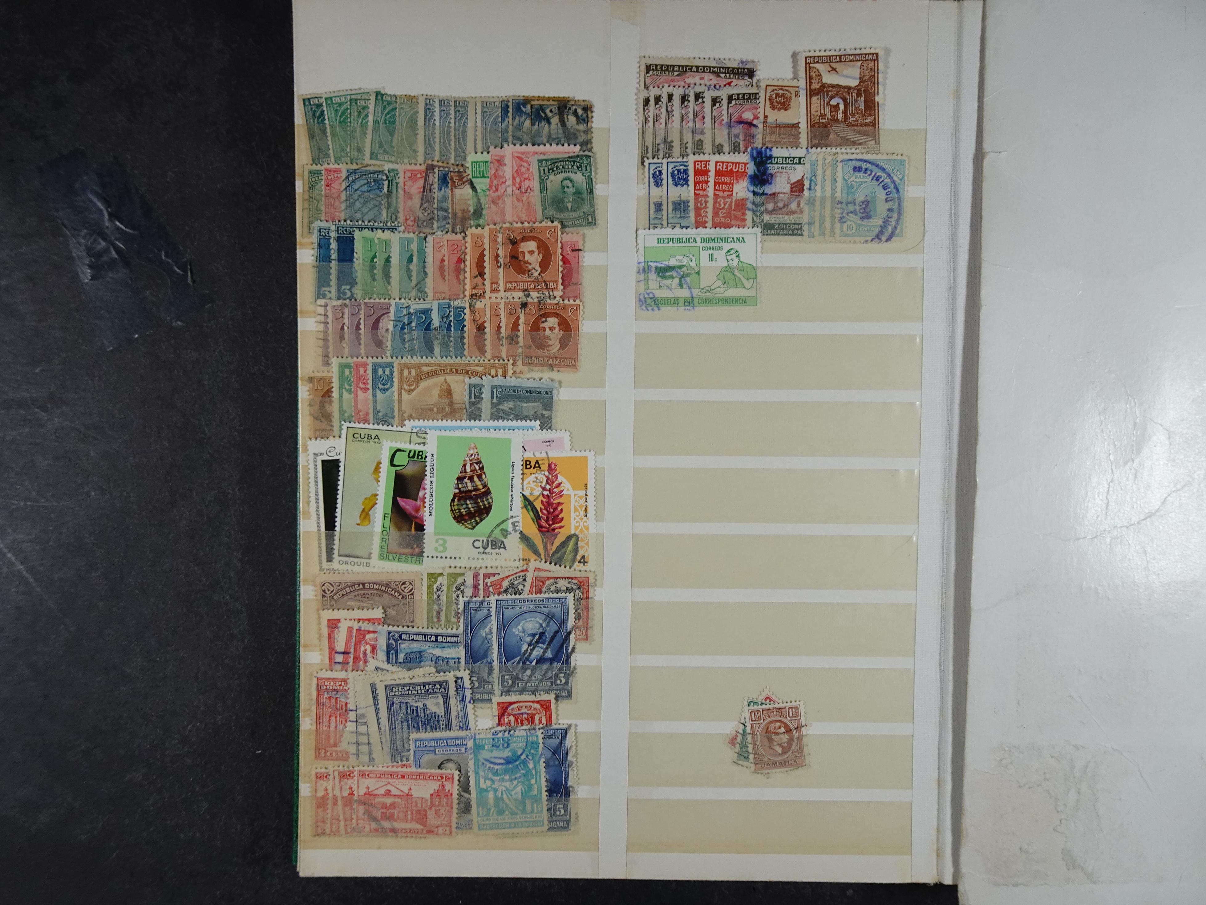 Goed gevulde stockboek wereld, veel Britse gebieden ( klassiek ) betere zegels en aardige stempel materiaal.  17