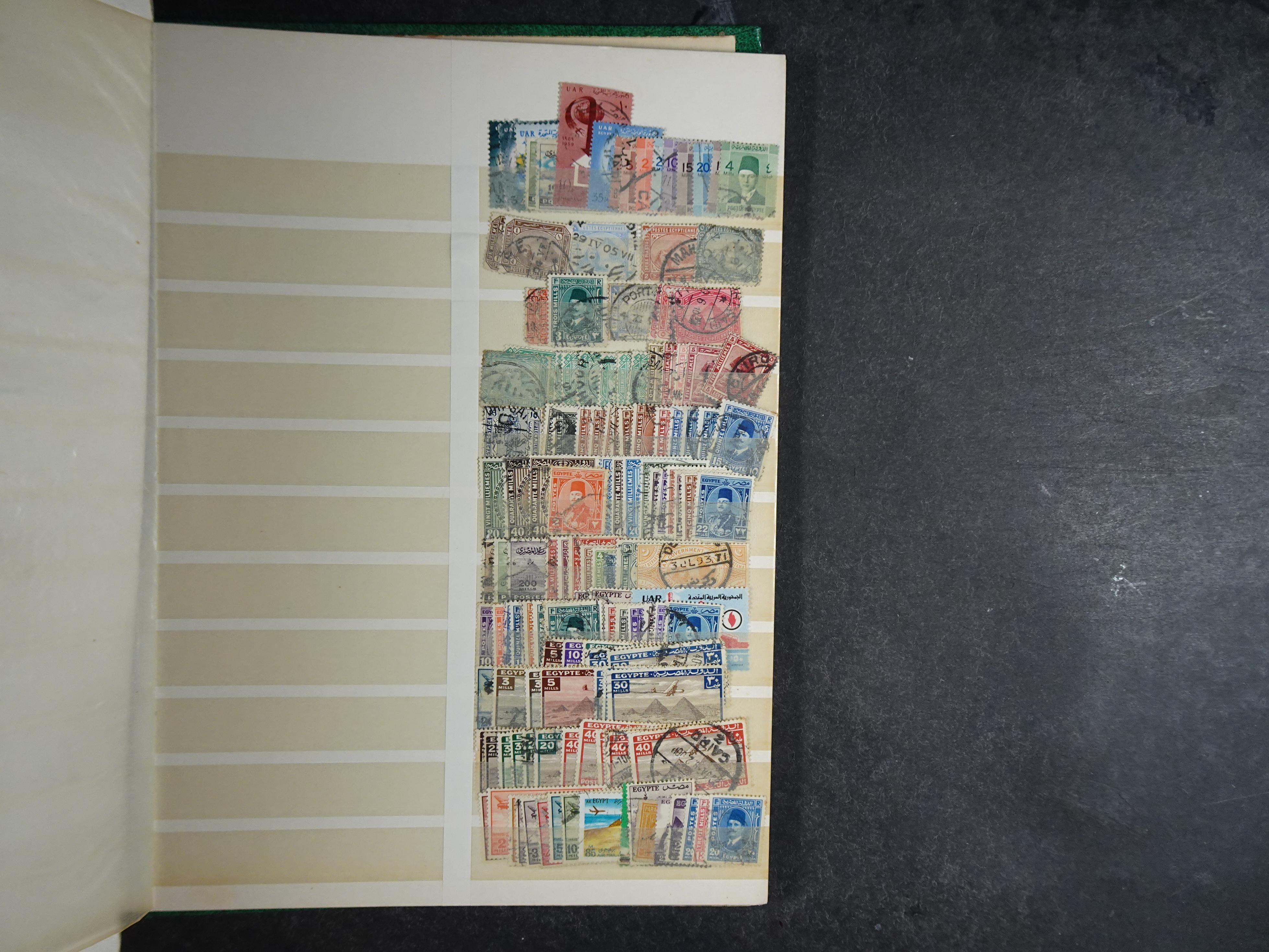 Goed gevulde stockboek wereld, veel Britse gebieden ( klassiek ) betere zegels en aardige stempel materiaal.  32