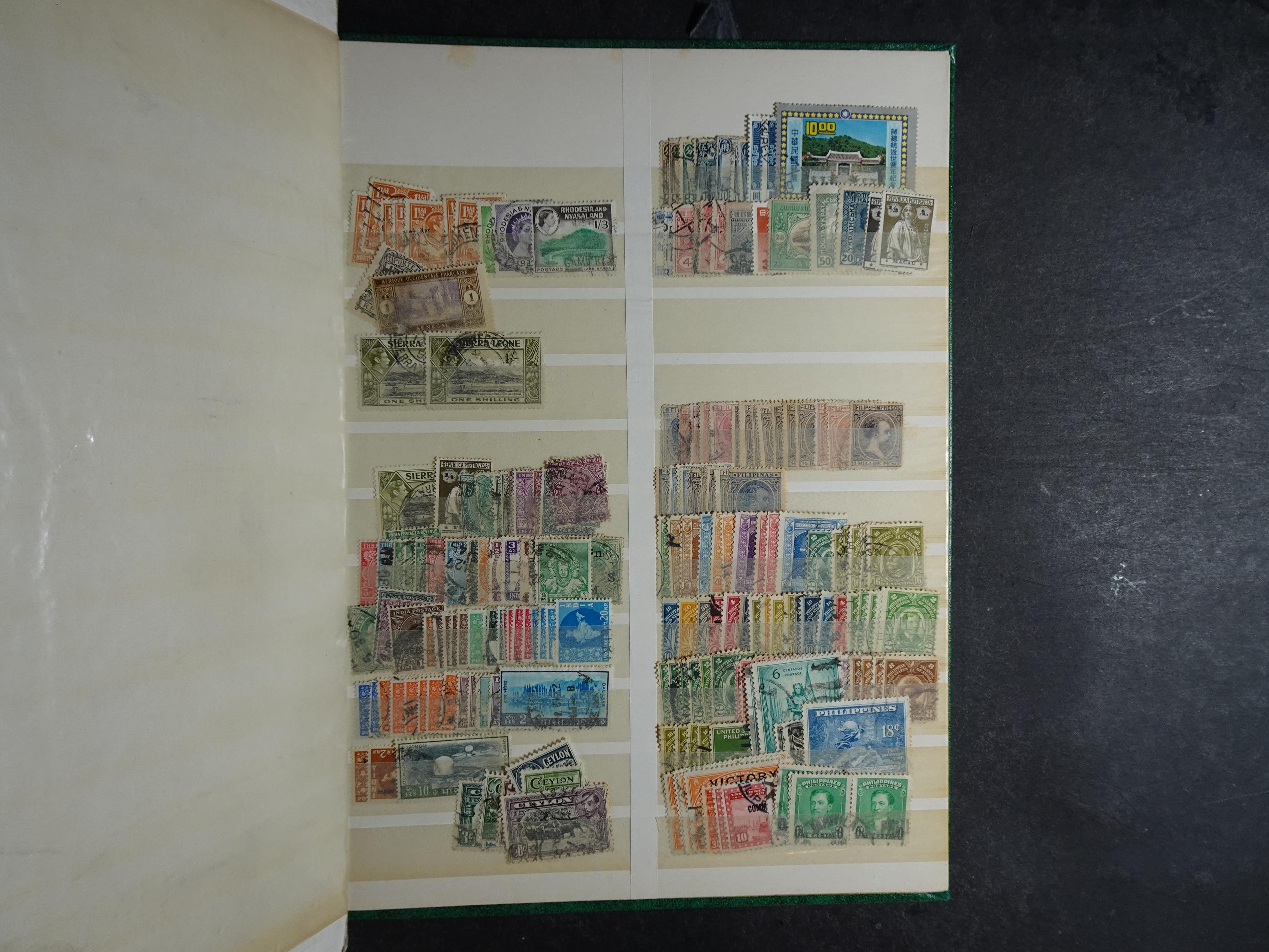 Goed gevulde stockboek wereld, veel Britse gebieden ( klassiek ) betere zegels en aardige stempel materiaal.  35