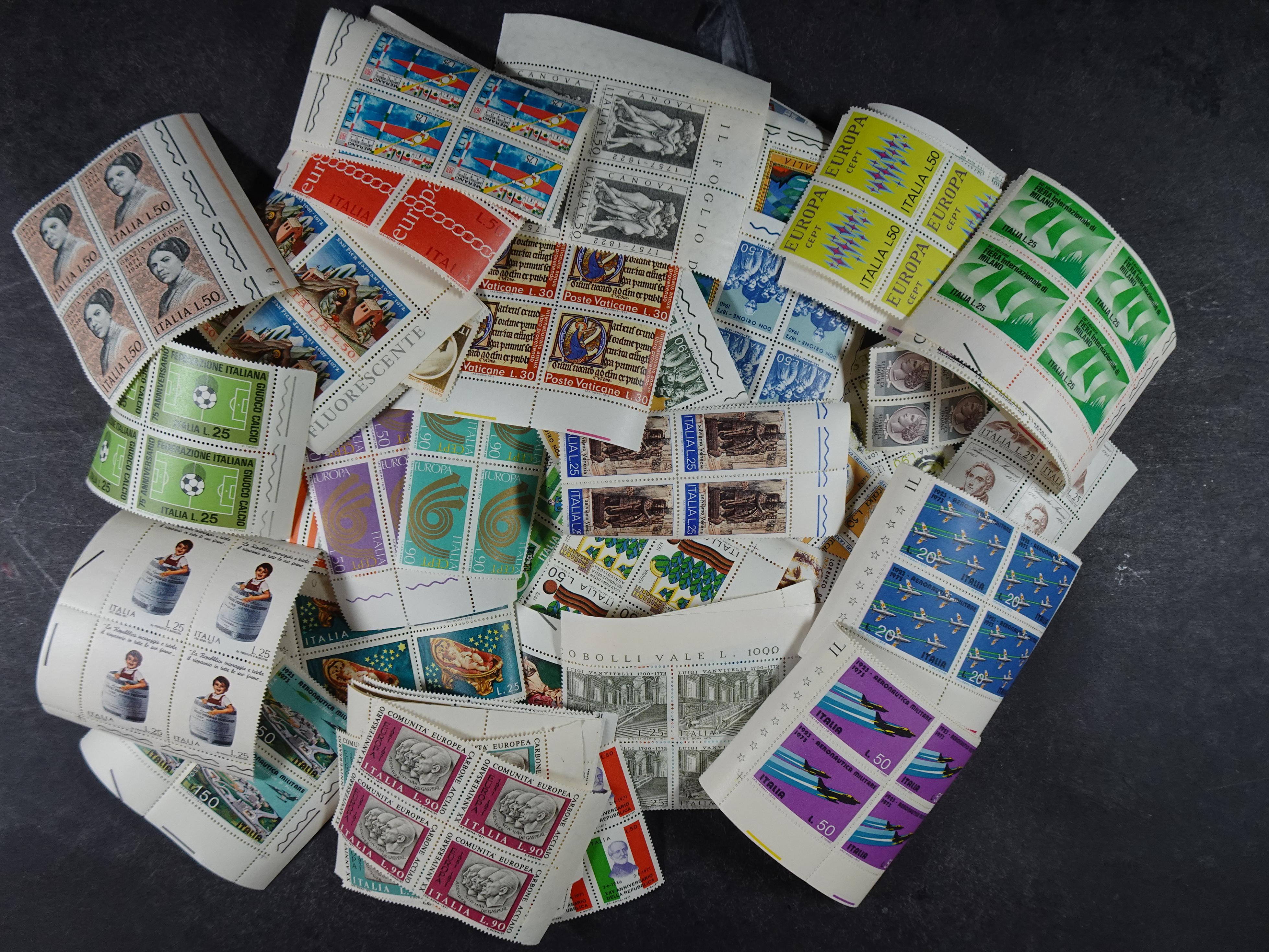 Giga partij postfris materiaal engros materiaal, vellen, veldelen etc. Zeer hoge cat waarde.